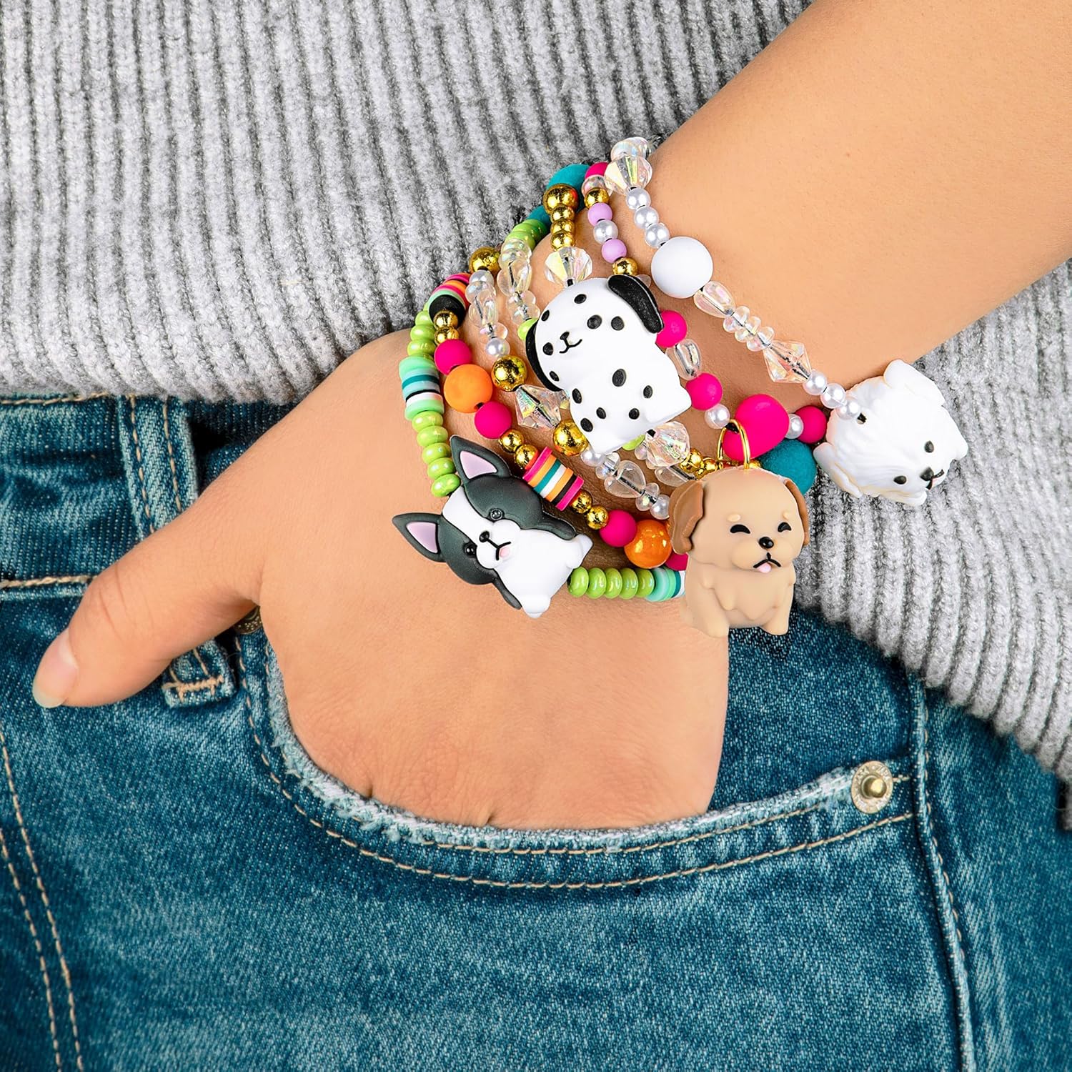 FASHION ANGELS Charm Changers Puppy Camp Jewelry Design Kit, Includes Adorable Puppy Charms & Over 700 Beads, Fun Custom Jewelry Craft Activity for Kids