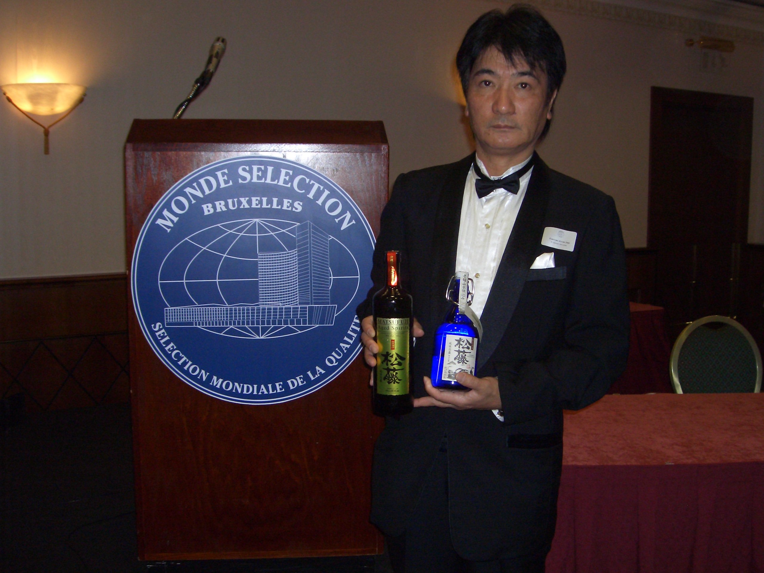 Amazon.co.jp: 琉球泡盛 松藤 限定古酒 43度 500ml : 食品・飲料・お酒