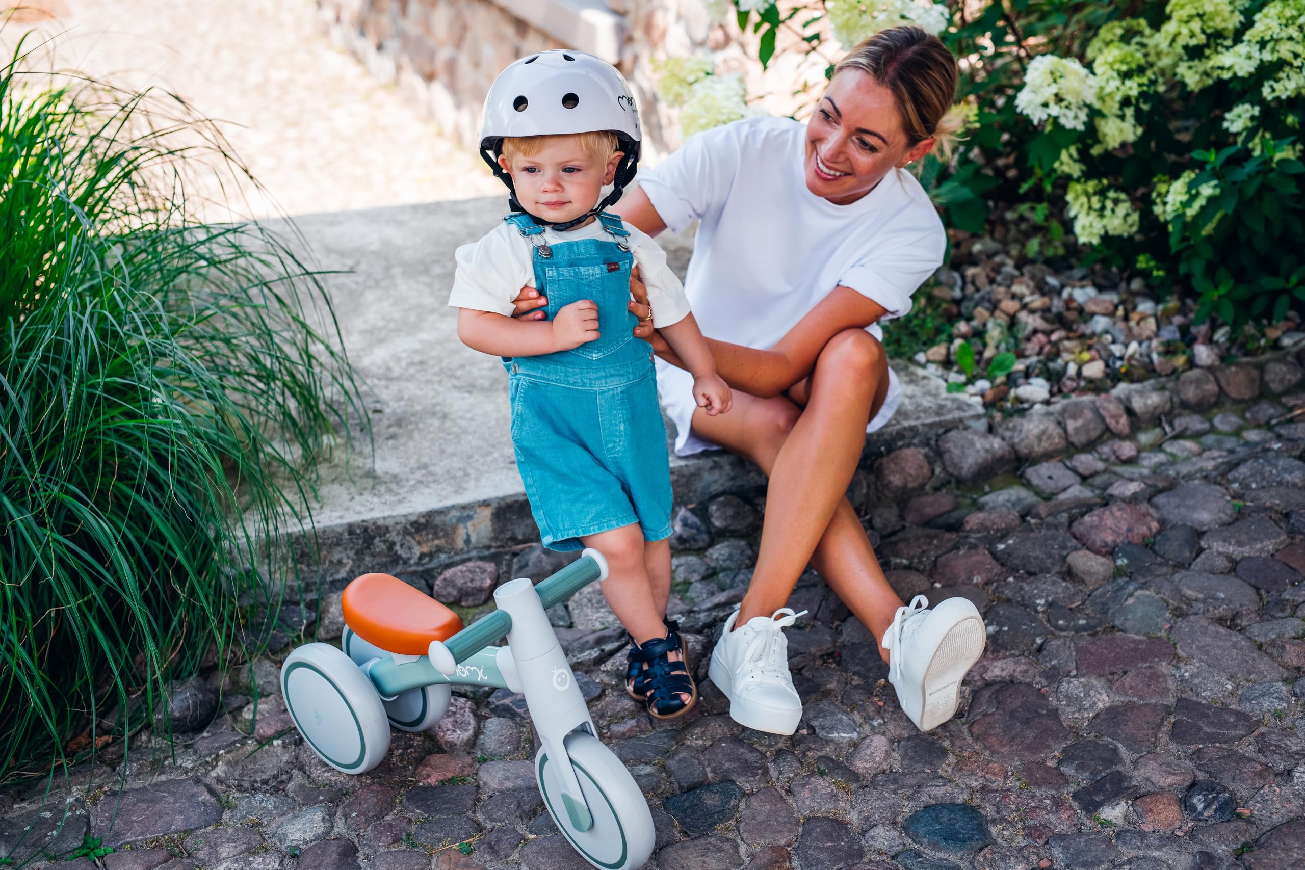 Triciclo senza pedali per bambini MoMi TEDI per bambine e bambini (peso massimo 25 kg), mini bicicletta senza pedali con ruote in plastica resistenti alla foratura, telaio in metallo leggero - 1,2 kg