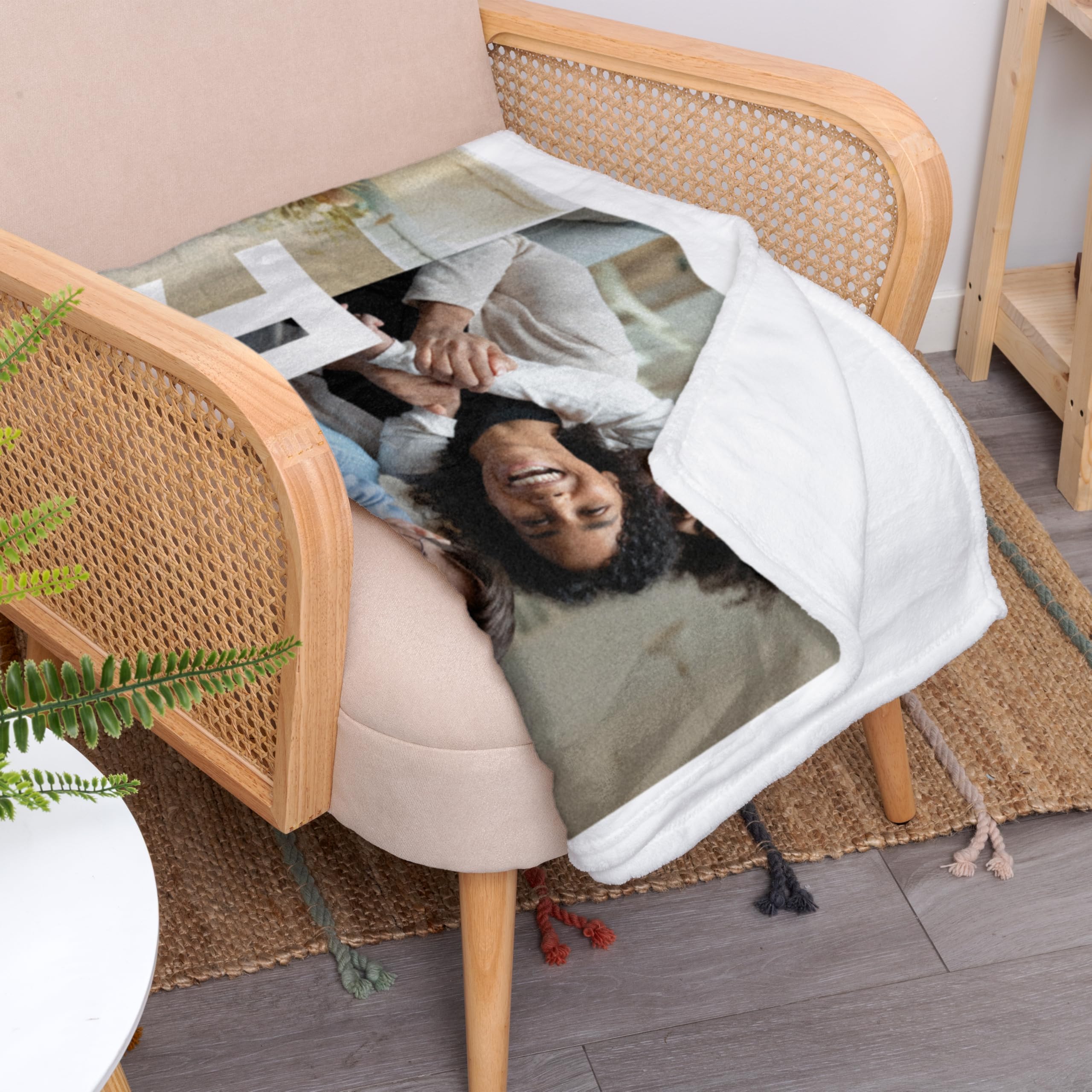 Manta Personalizada Collage Familiar Fotos Sherpa Boreguillo | 170x130 cm, Material Sherpa o Coralina, Para Sofá o Cama, Regalo Original, Invierno