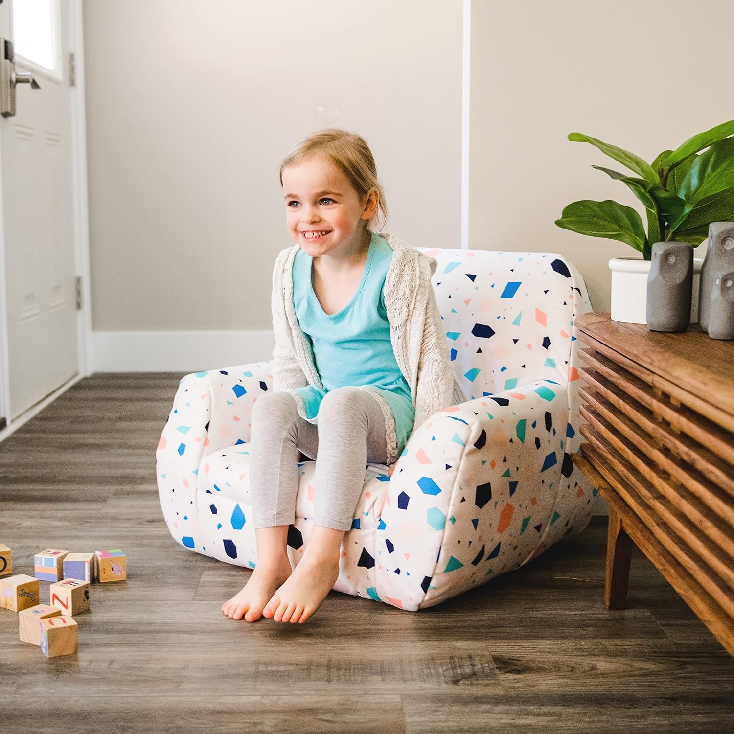 Big Joe Mid Mod Lightweight Molded Structured Chair, Dolce Terrazzo Lenox, 2ft