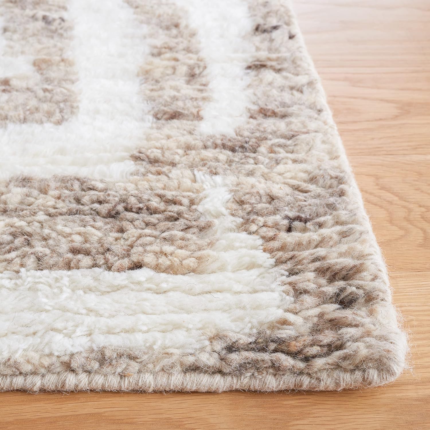 SAFAVIEH Area Rug 8x10 - Casablanca Collection - Large - Ivory & Light Brown, Hand-Knotted New Zealand Wool, Ideal for Living Room, Bedroom, Dining Space (CSB541T)