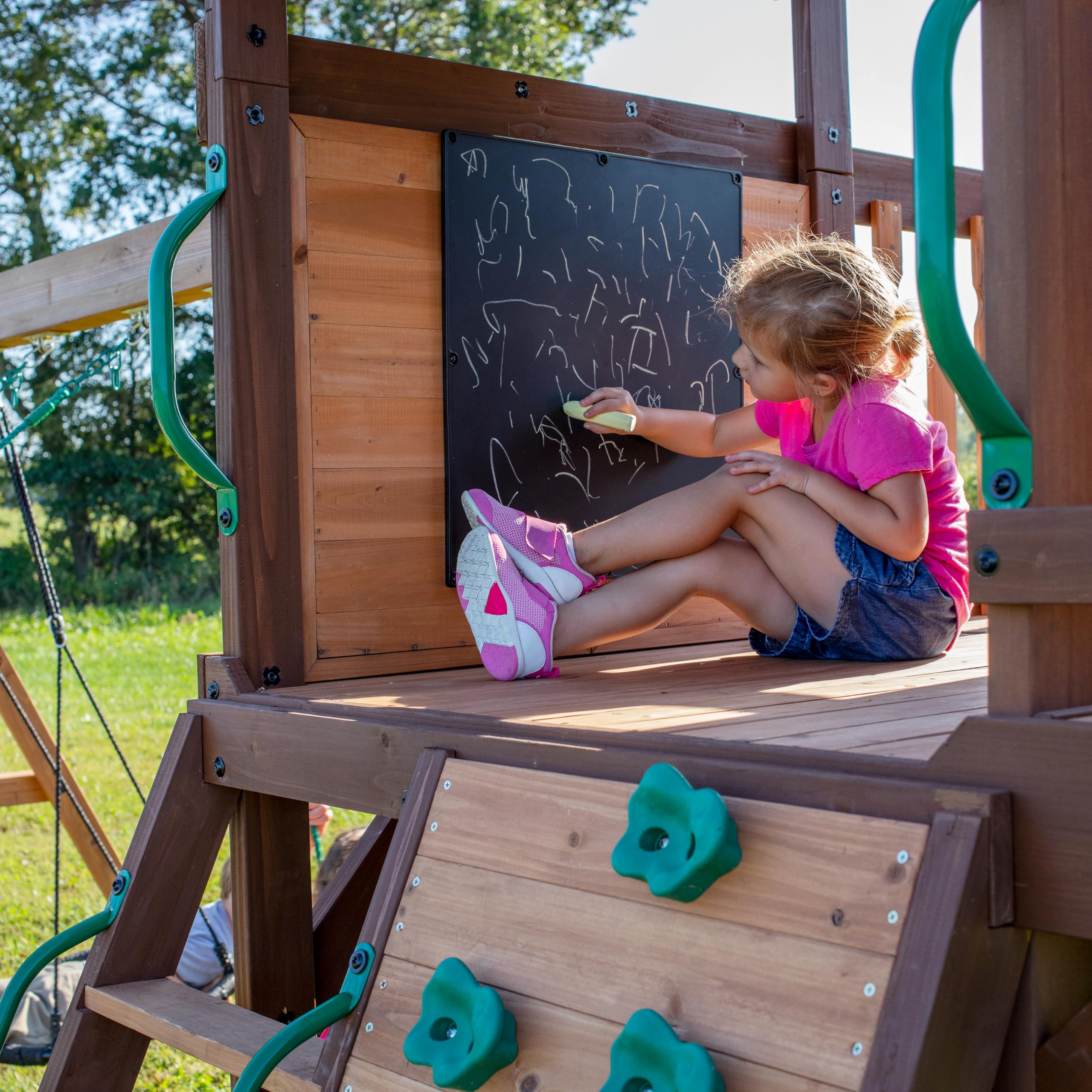 Backyard Discovery Cedar Cove | Maisonnette en Bois avec Balancoires, Toboggan Double Mur d'escalade et Banc | Balancoire Exterieur avec Toboggan, Portique Balancoire Exterieur | Vert, Marron