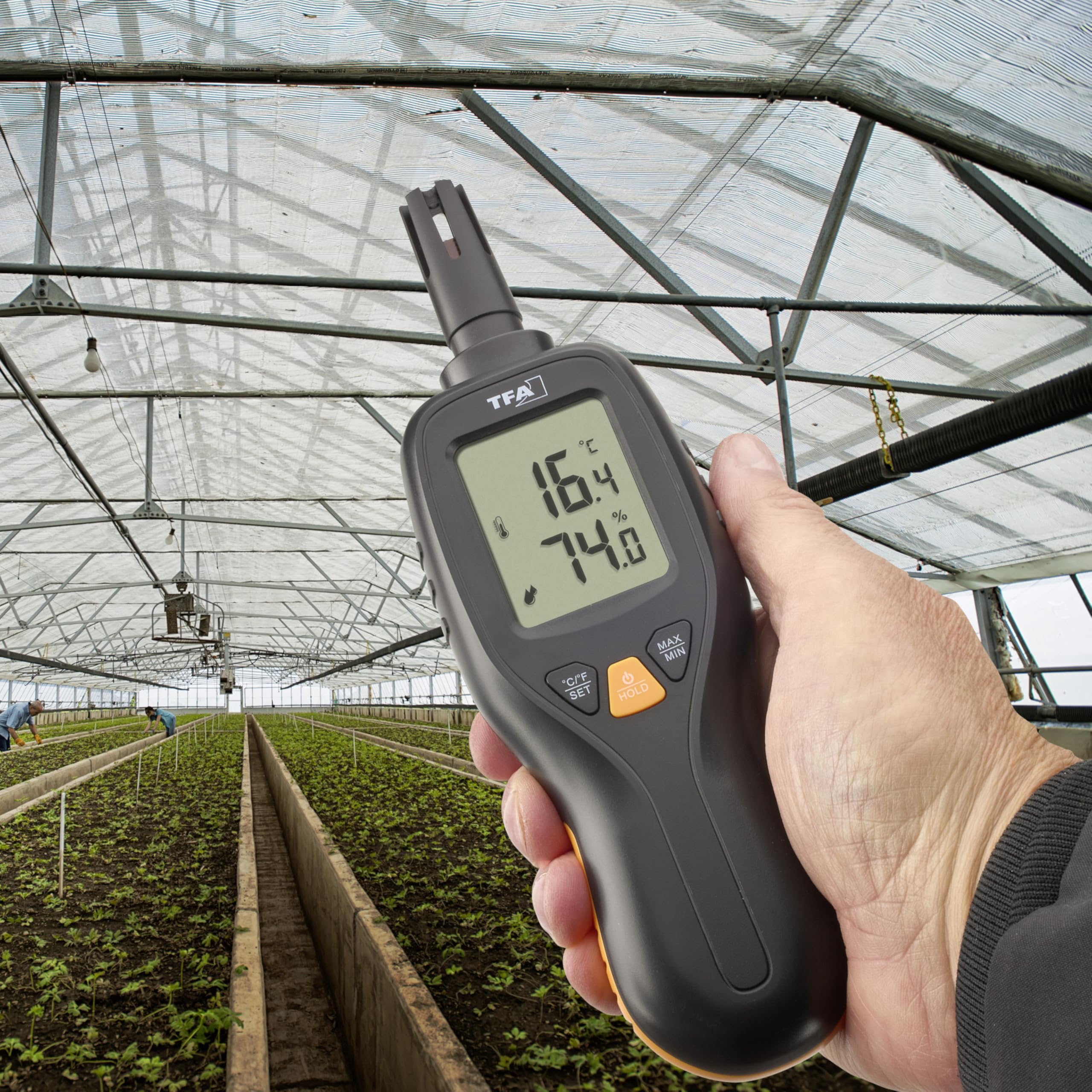 TFA Dostmann Higrómetro profesional, medidor de humedad digital, 31.1066.01, de -50 a +70 °C, precisión de 0,3 °C, termómetro, función máx. mín, retroiluminación (negro con pilas)