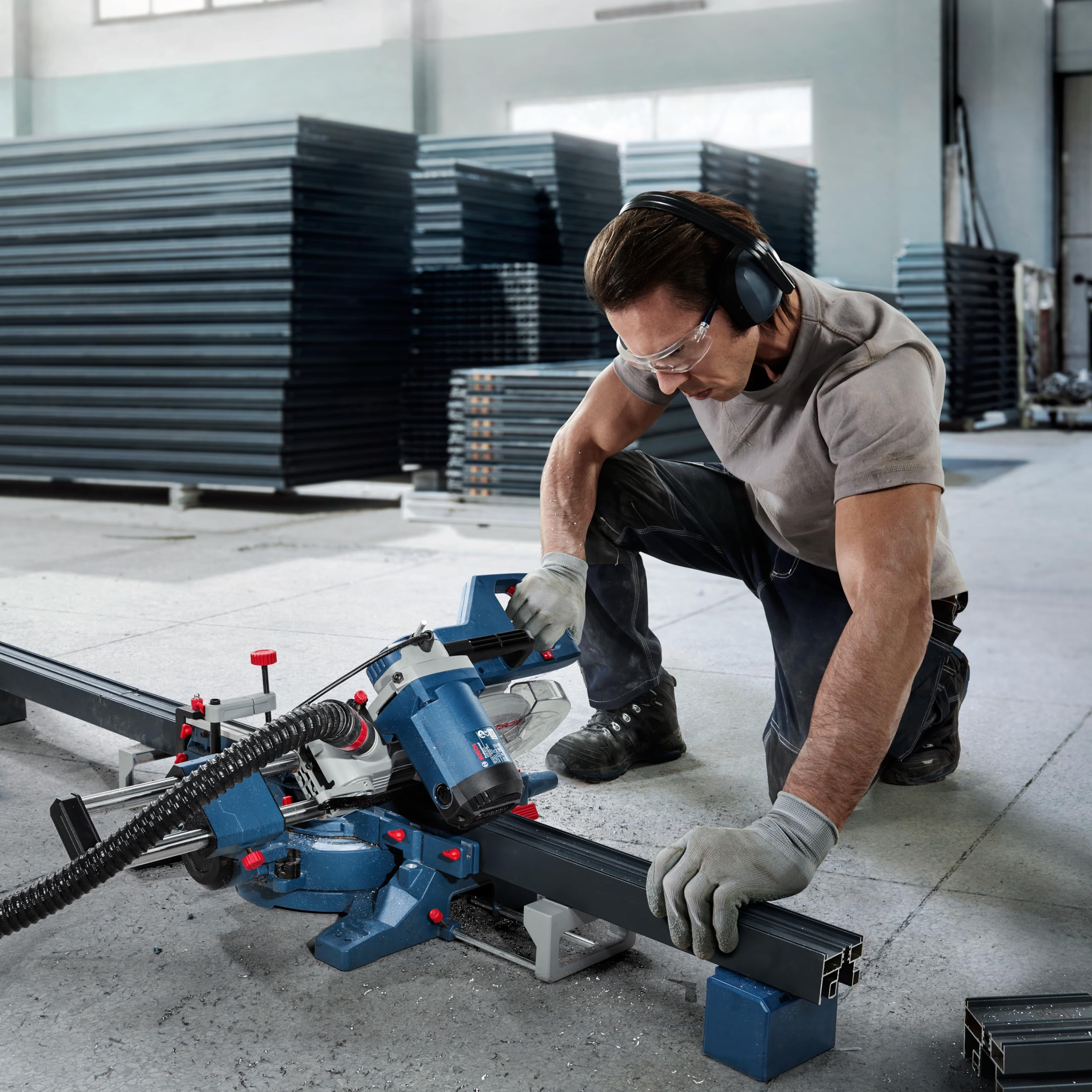 Bosch PRO Troncatrice radiale GCM 254 D (incl. 1x lama, 1x sacchetto raccoglipolvere, 1x guida di lunghezza, 1x morsetto, 1x chiave a brugola, 1x dima di calibrazione)