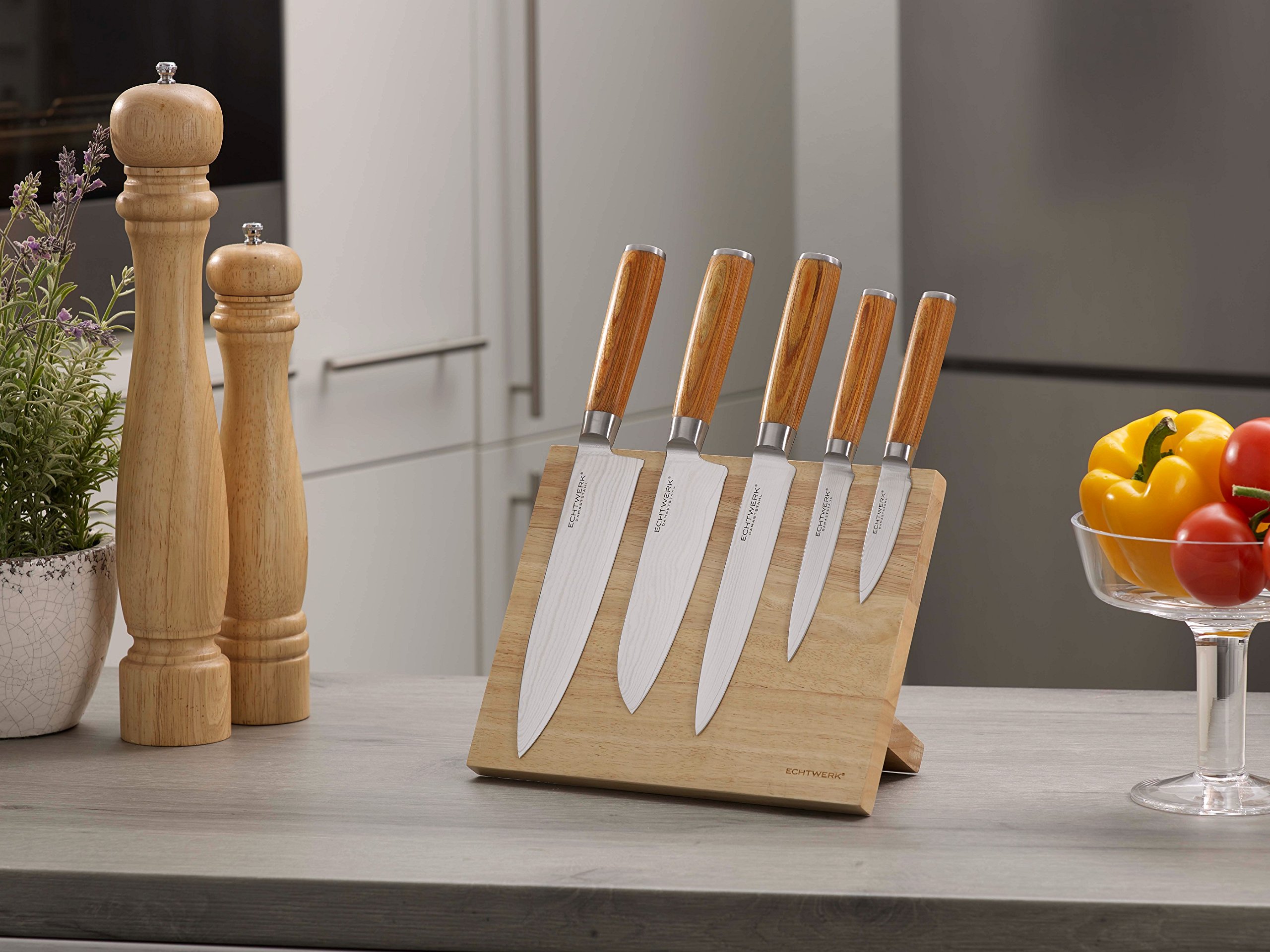 ECHTWERK Damastmesser Set 6tlg., Küchenmesser Set, Kochmesser, Santokumesser, Filetiermesser, Universalmesser, Schälmesser, Glattschliff, Messergriffe aus Pakka-Holz, Inkl. Magnet-Messerblock aus Holz