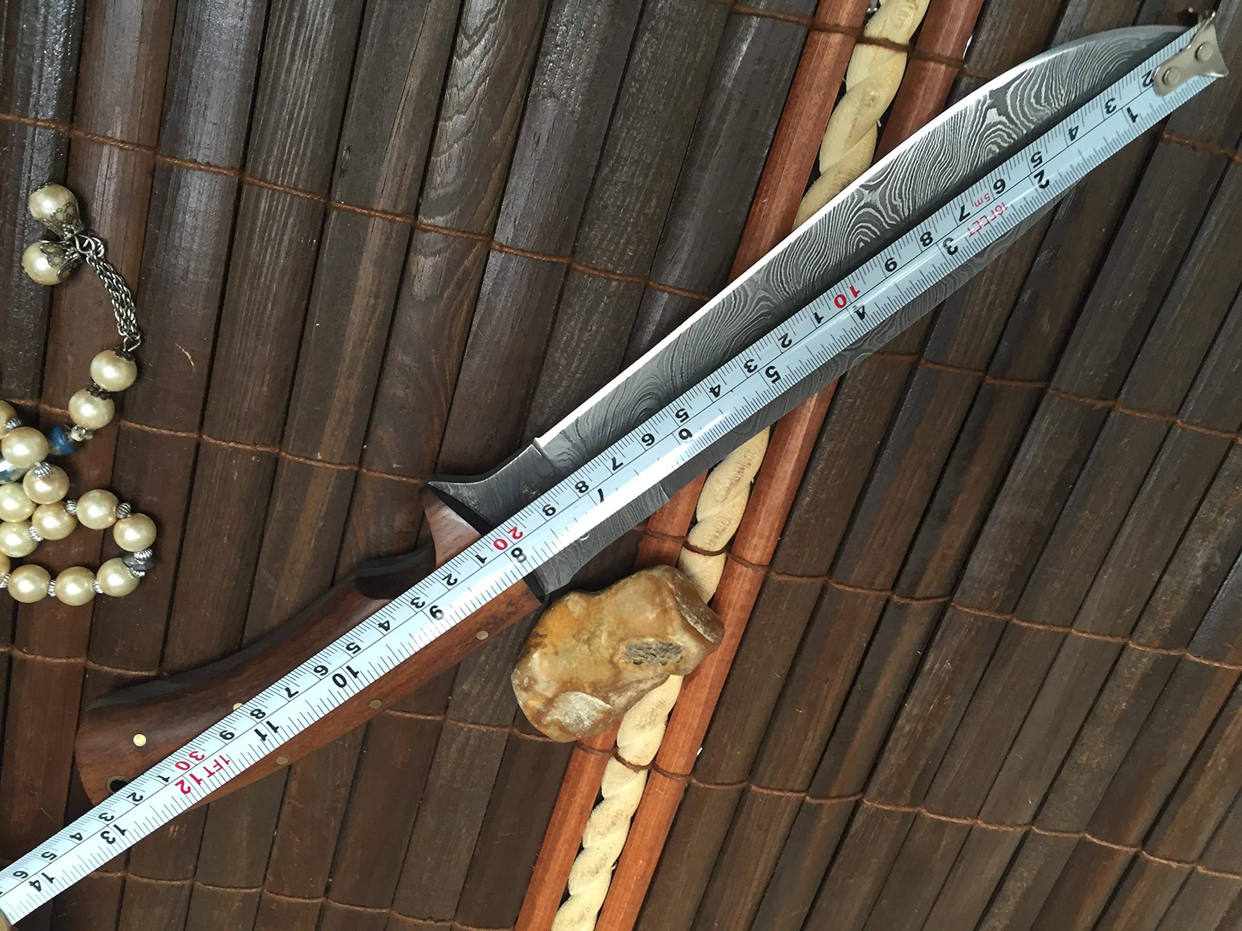 Coltello da caccia, con fodero, in acciaio damascato
