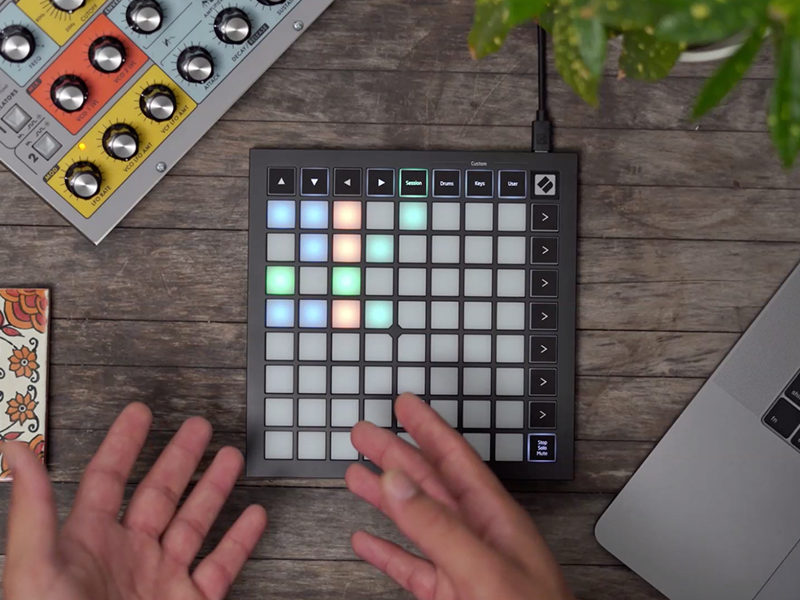 Amazon.com: Novation Launchpad Mini [MK3] — Portable MIDI 64-Pad