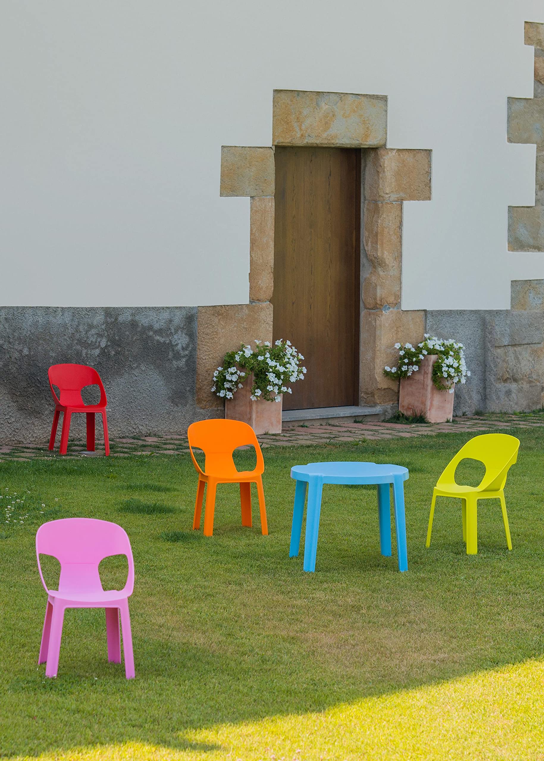 Resol Rita Conjunto Mesa Infantil con Sillas | 4 Sillas Niños y Mesa de Plástico | Apilables y de Muy Fácil Limpieza y Mantenimiento | Set Rita 3 (Mesa Rosa + 4 Sillas Roja/Naranja/Azul/Lima)