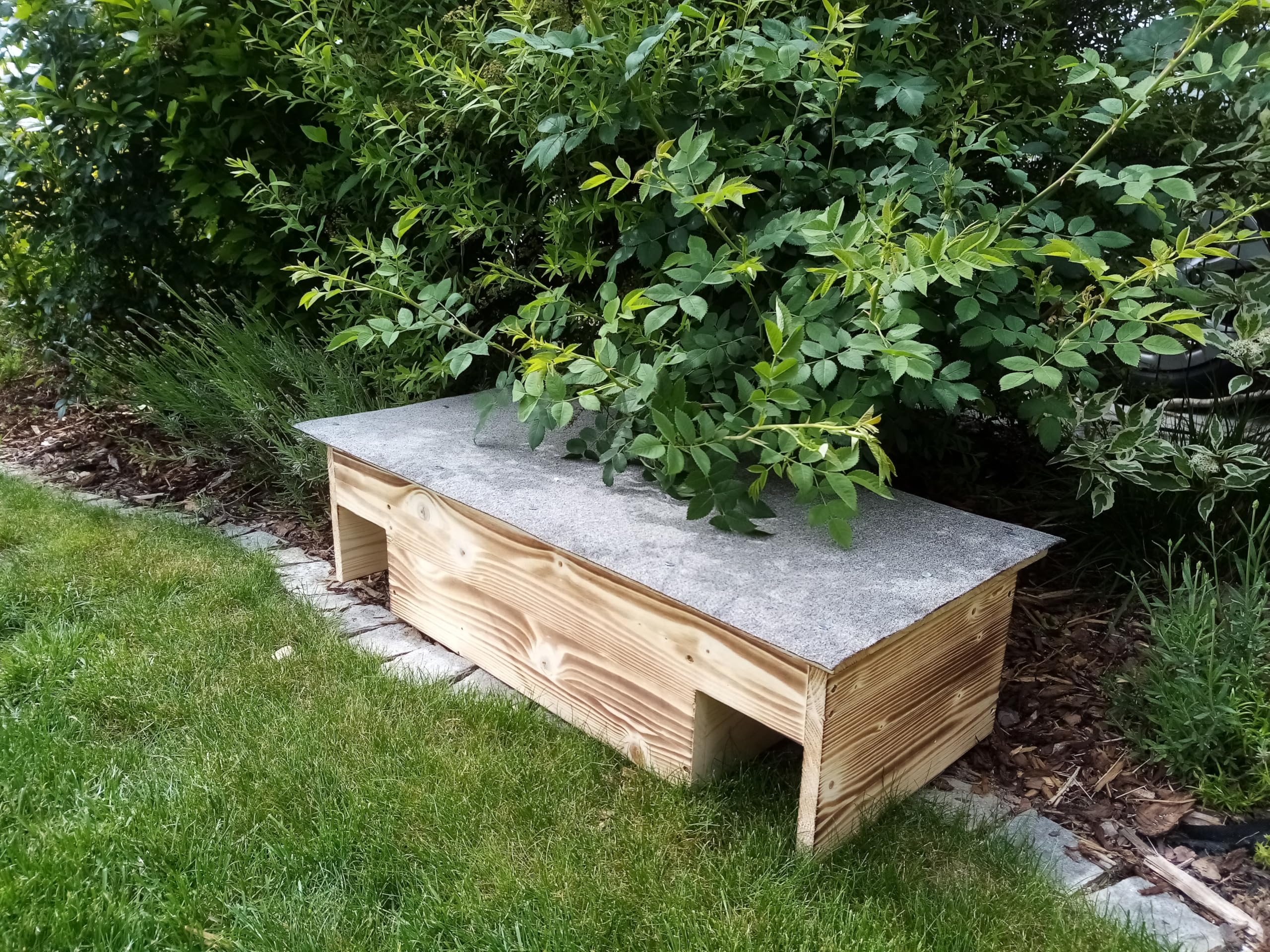 Igelhaus XL Igelschutz geflammt Dachpappe Isolierung Rattenklappen handgemacht Gratis Stroh 84x40x23cm fertig montiert