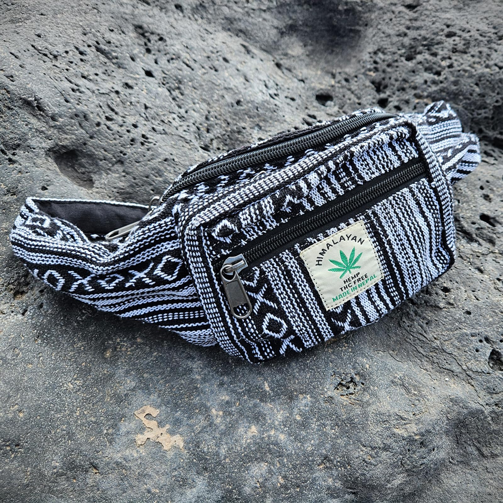 Marsupio Himalayan Hemp, ogni marsupio è un pezzo unico con stile, hipbag sostenibile in canapa, realizzato a mano in Nepal, Nero/Bianco, S
