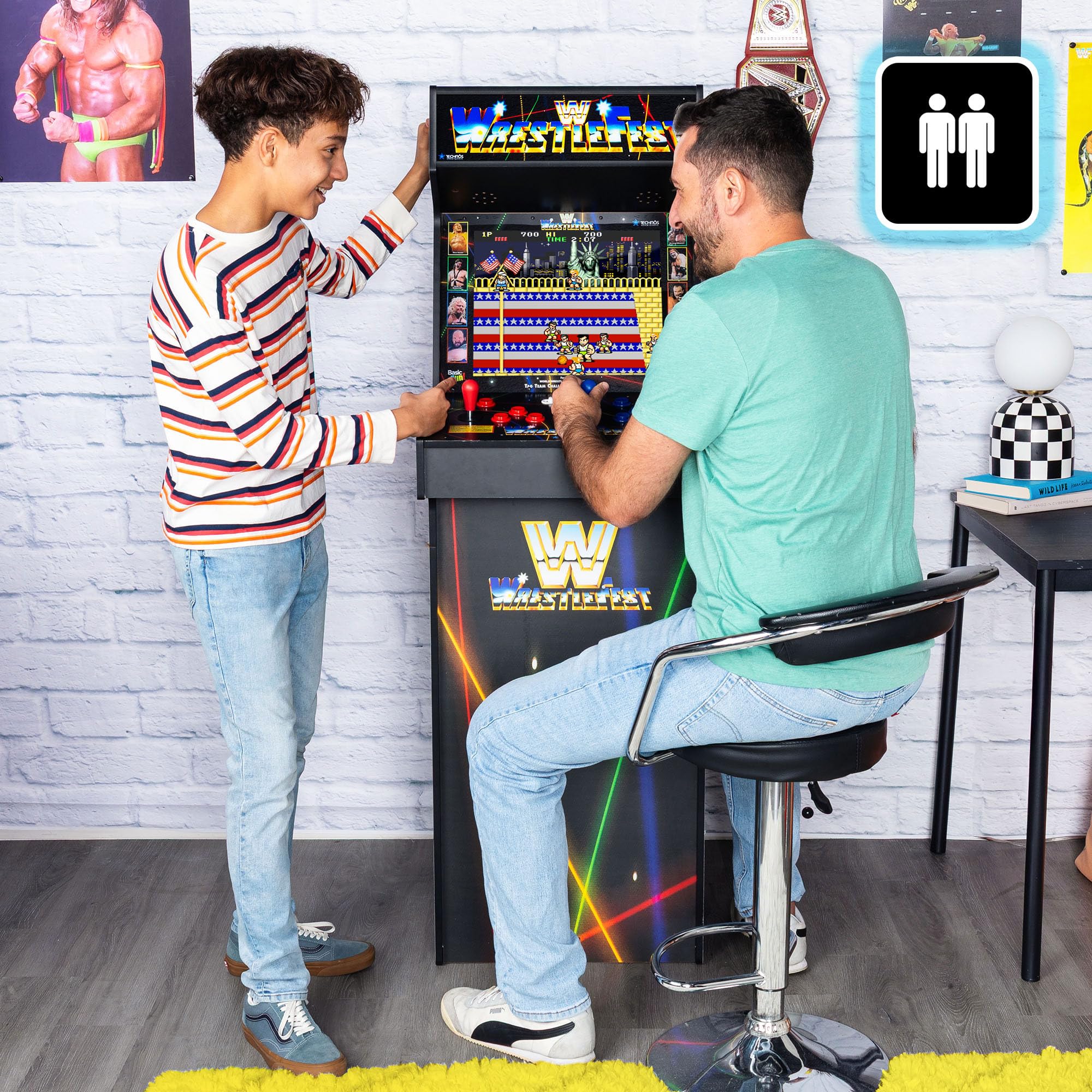 Arcade Classics Maszyna do gier WWE Ultra Series z ekranem ciekłokrystalicznym 17 cali i 5 grami - klasyczna konsola do szafek wewnętrznych do gier domowych i piwnic