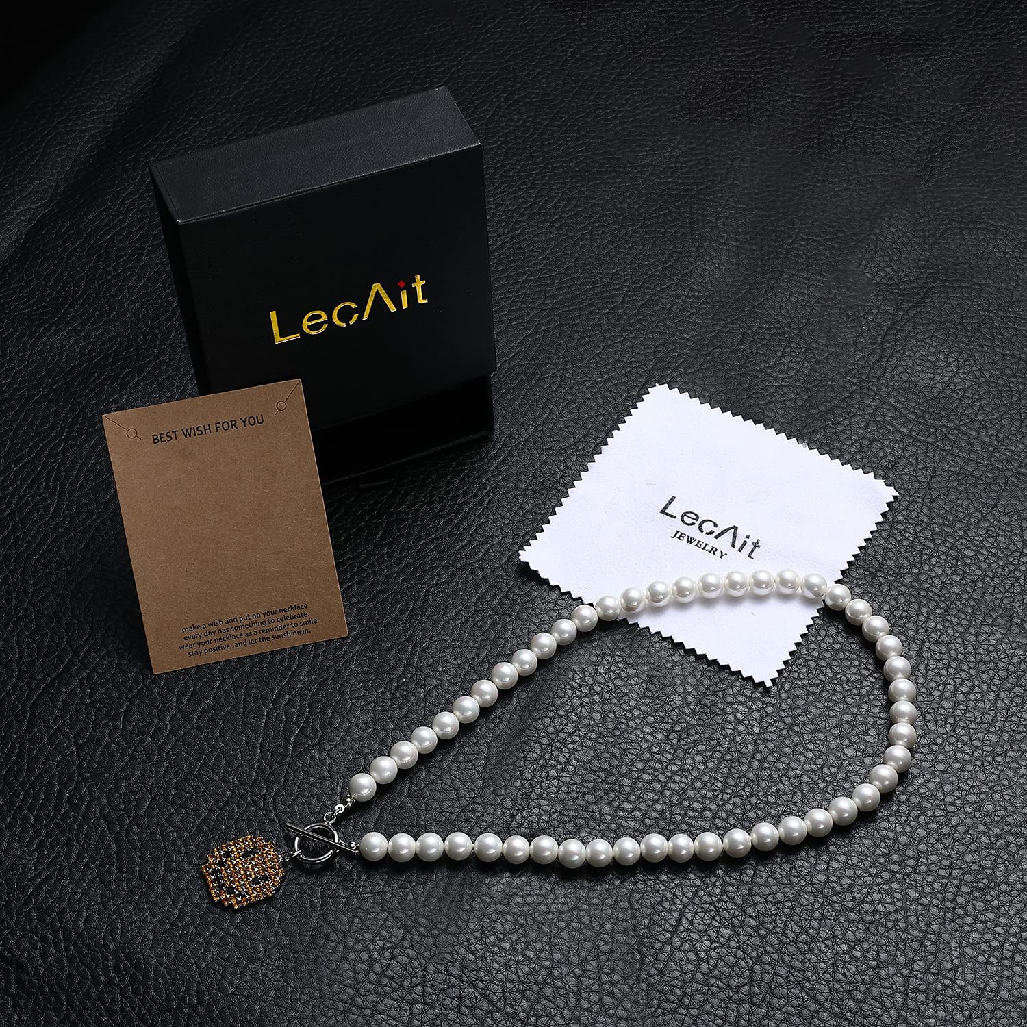 LecAit Pearl Necklaces for women Smiley Face Pearl Necklaces Face Pendant Necklace for Women Y2k Fashion Cute Smiley Toggle Pearls Necklace
