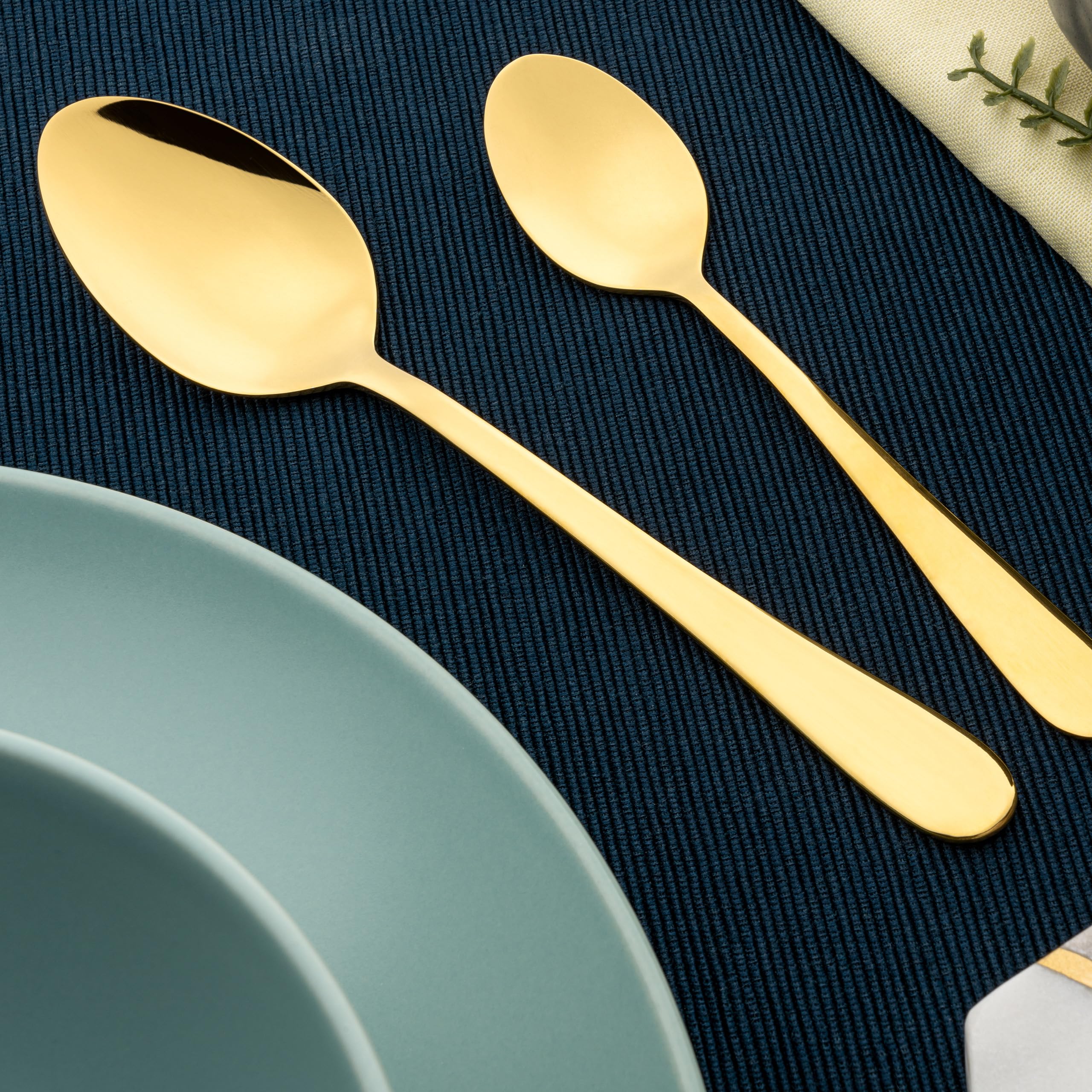 Grunwerg Windsor Juego de Cubiertos de 16 Piezas, Oro, Acero Inoxidable 18/10, Recubrimiento PVD, 4 x Cuchillos de Mesa, Tenedores de Mesa, Cucharas de Postre, Cucharillas de Té