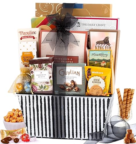 Broadway Basketeers Cesta de regalo de aperitivos y dulces navideños – Cesta de Navidad para familias, hombres, mujeres, corporativos y amigos –
