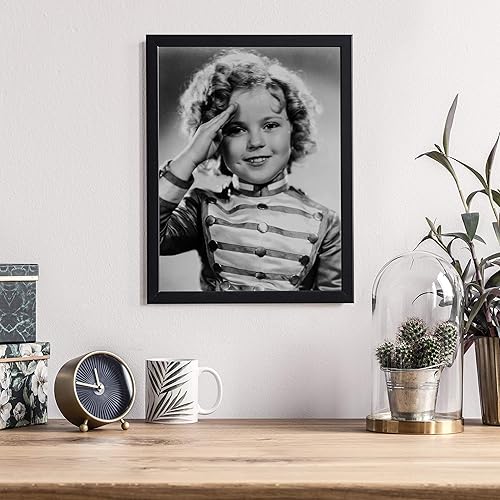 Miniatura 2 de Shirley Temple Saluted en blanco y negro foto impresión (8 x 10)