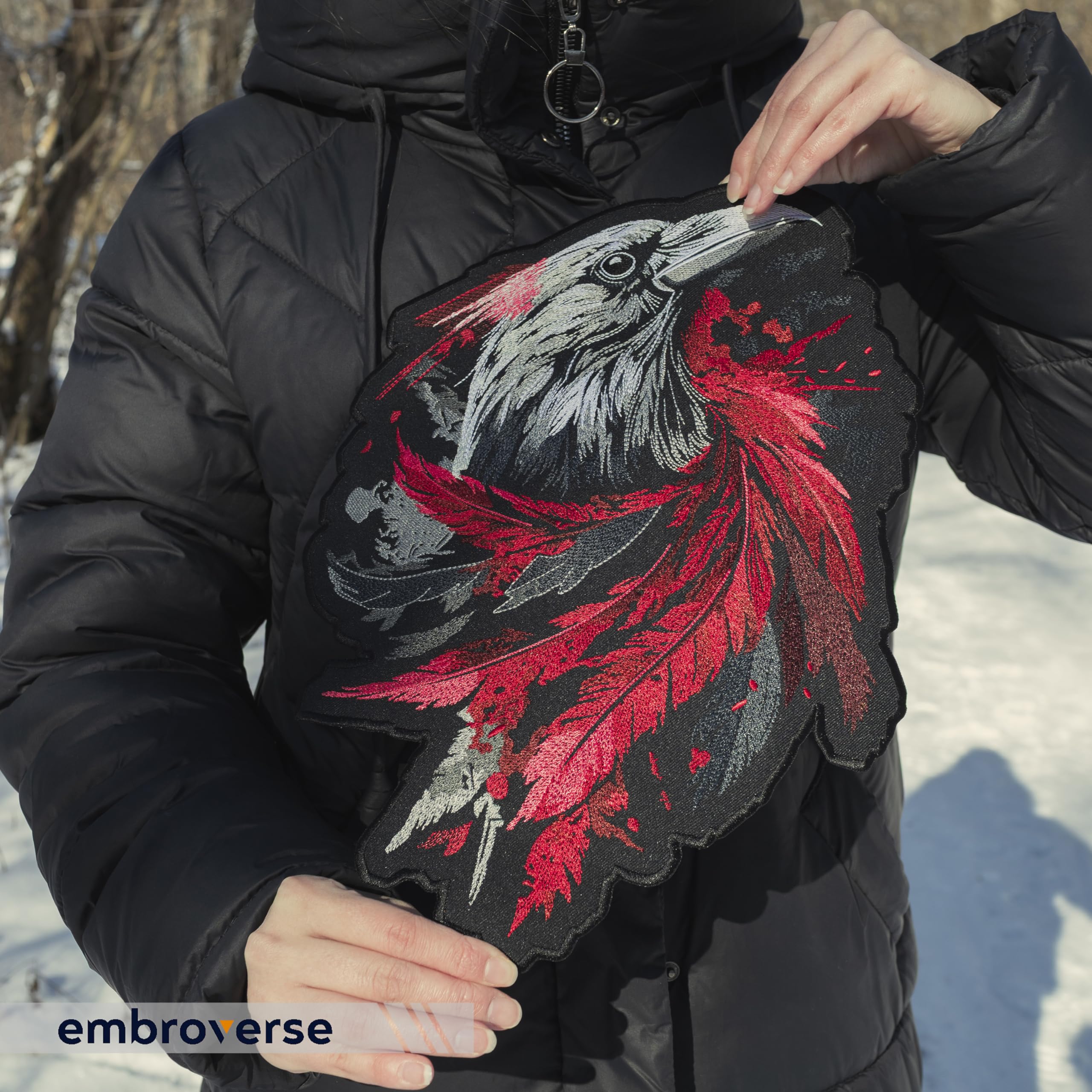 EMBROVERSE Parche de espalda de cuervo oscuro, pájaro gótico de plumas rojas sangre, declaración de córvid mística, bordado de alta calidad para chaquetas y manualidades, 11.2 x 13.9 pulgadas
