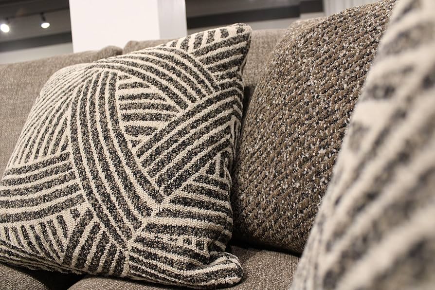 VAULTROOM CUSHION 2種 クッション ボルトルーム vaultroom ボルトルーム クッション 二種セット - メルカリ