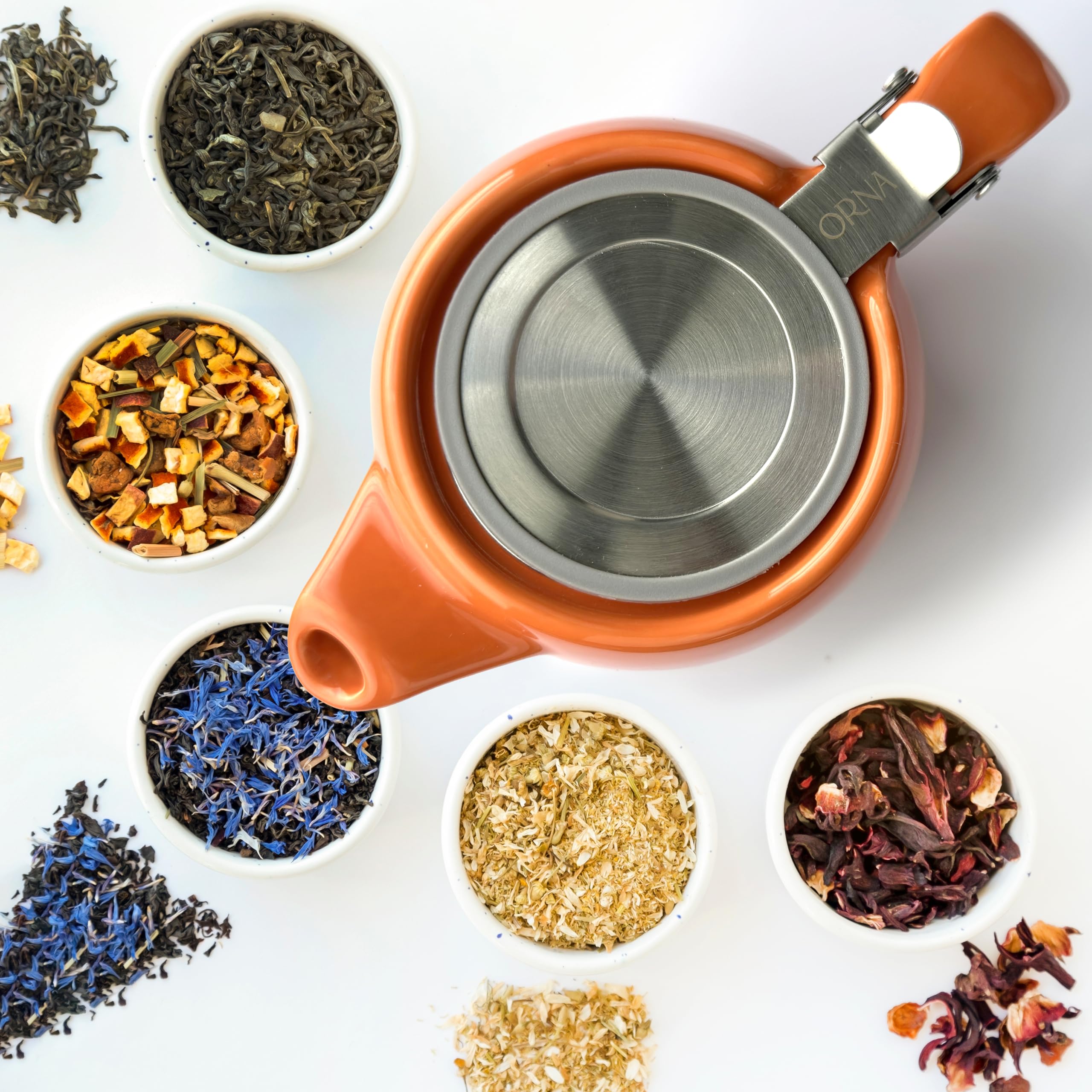 ORNA Théière en céramique avec infuseur et couvercle - Petite théière en porcelaine pour une ou 2 personnes - 550 ml - Orange