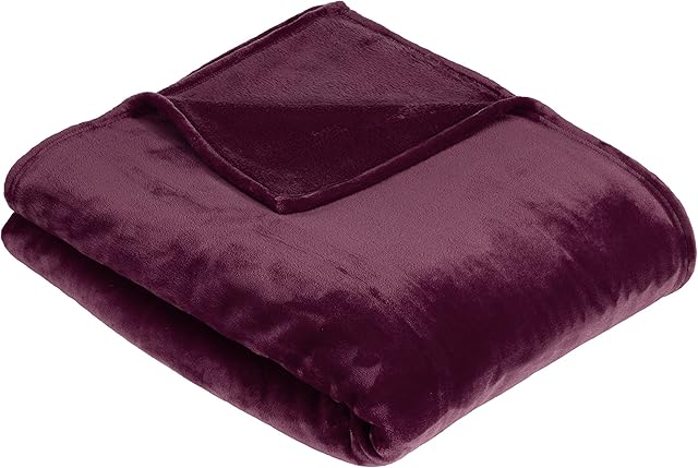Amazon Basics - Cuddly blanket, made of velvety plush, 229 x 274cm - Eggplant