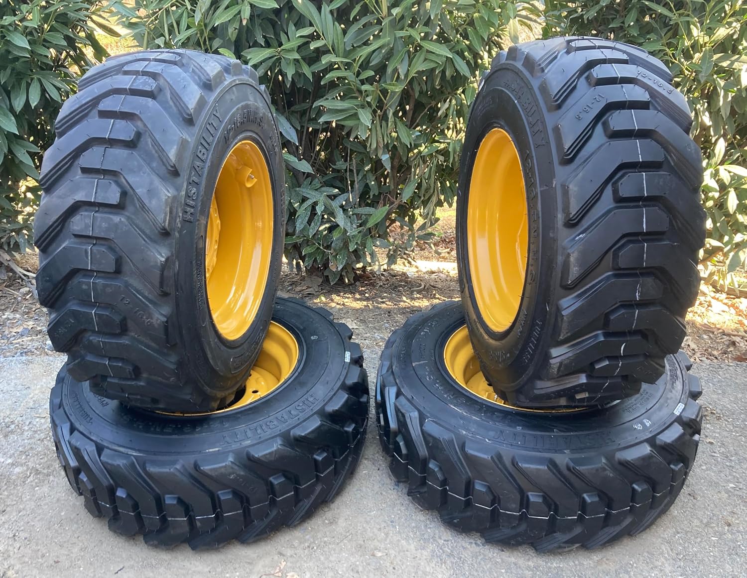 (1) HD 12-16.5 Forerunner SKS-8 Skid Steer Tire on Wheel/Rim (8 lug) for John Deere, Mustang & more (6.5" Back Spacing) - 14PLY - 12X16.5 (Left Side Mount)