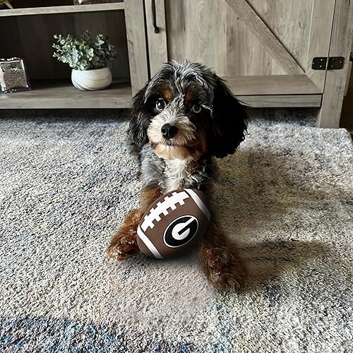 Miniatura 3 de Juguete de fútbol oficial de la NCAA con chirriador, duradero y divertido para razas de perros de todos los tamaños (Georgia Bulldogs)