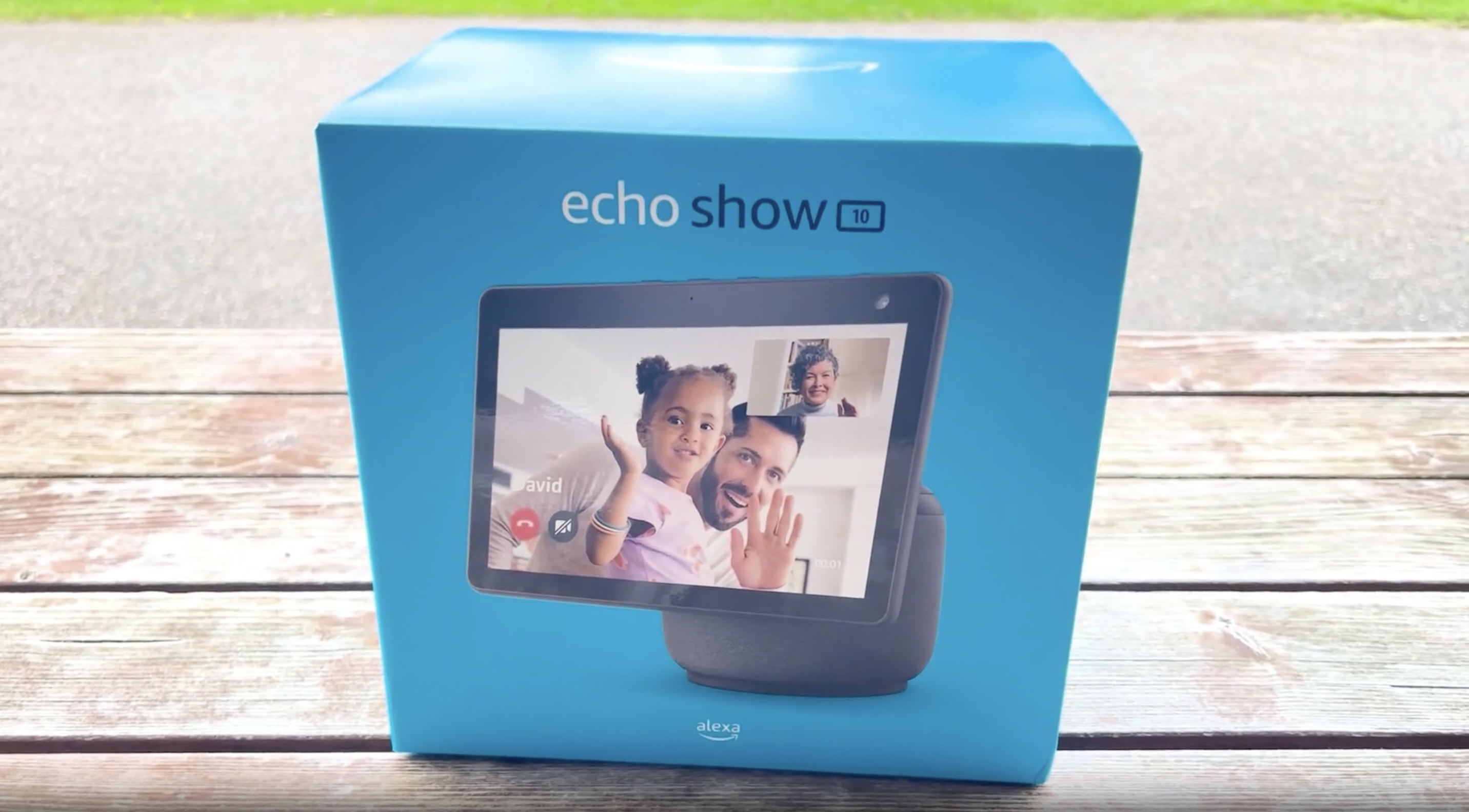 Watch Unpacking and first review of the new Amazon Echo Show 10 on Watch Unpacking and first review of the new Amazon Echo Show 10 on