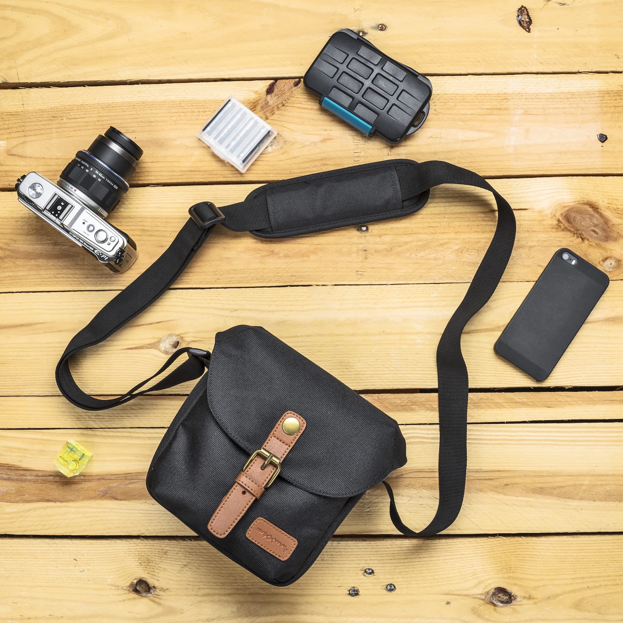 Baxxtar Louis – Sac Photo en Toile Canvas Style rétro pour Appareil Hybride avec Objectif – pour Fujifilm X-M5 X-S20 X-T5 X-T30, Canon EOS R10 R100 RP M50, Panasonic FZ1000 II – 14x10x16 cm