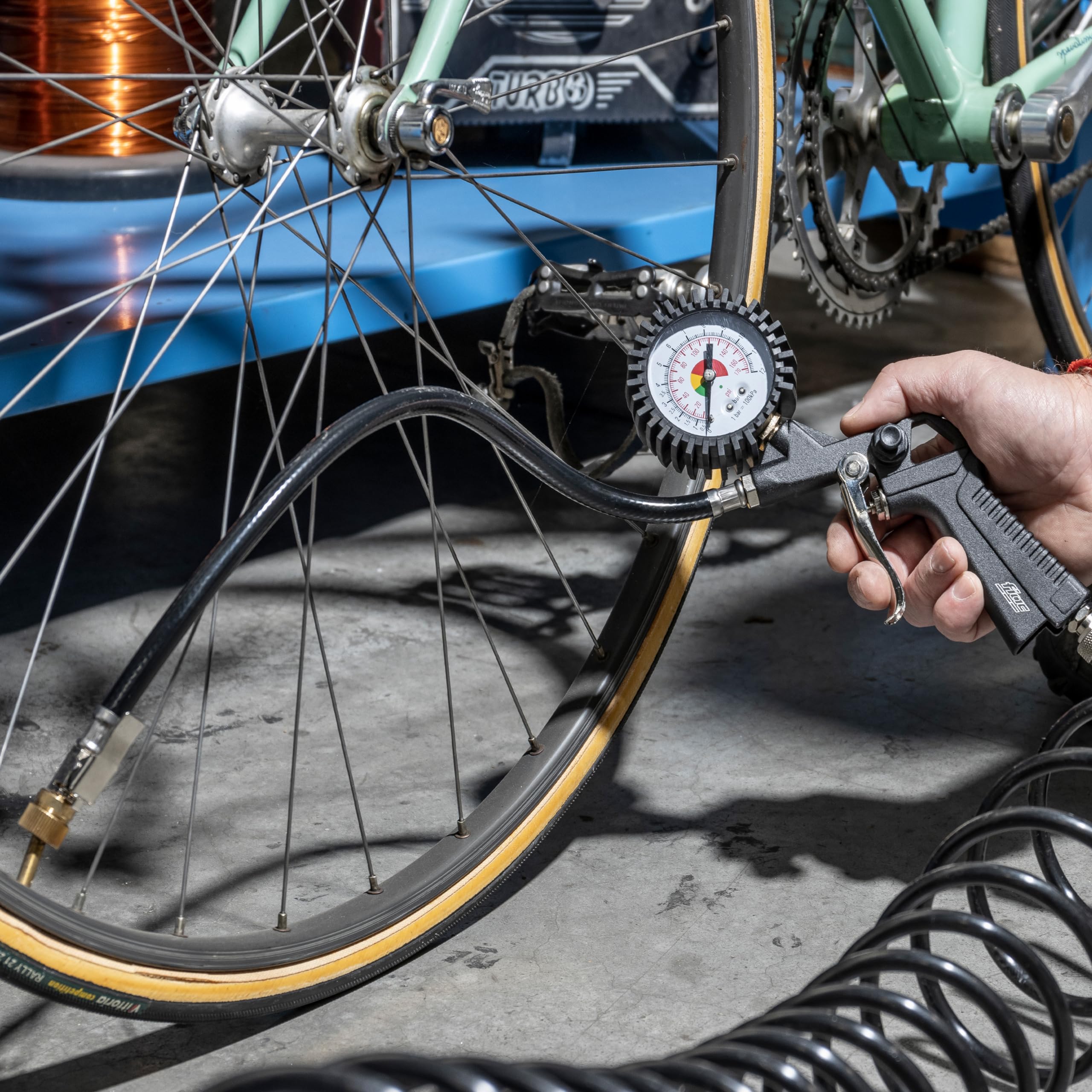 FIAC Pistola Gonfiaggio Pneumatici per Compressore, Inclusi Gonfiagomme con Manometro e 3 Punte di Gonfiaggio, Gonfiagomme con Design Compatto, Pressione Max. 8 Bar, Nero