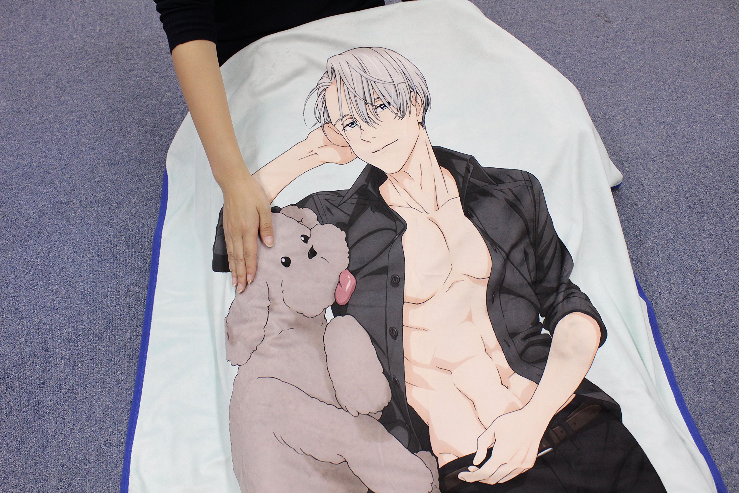 Amazon.co.jp: ユーリ!!! on ICE ヴィクトル・ニキフォロフ おひざで