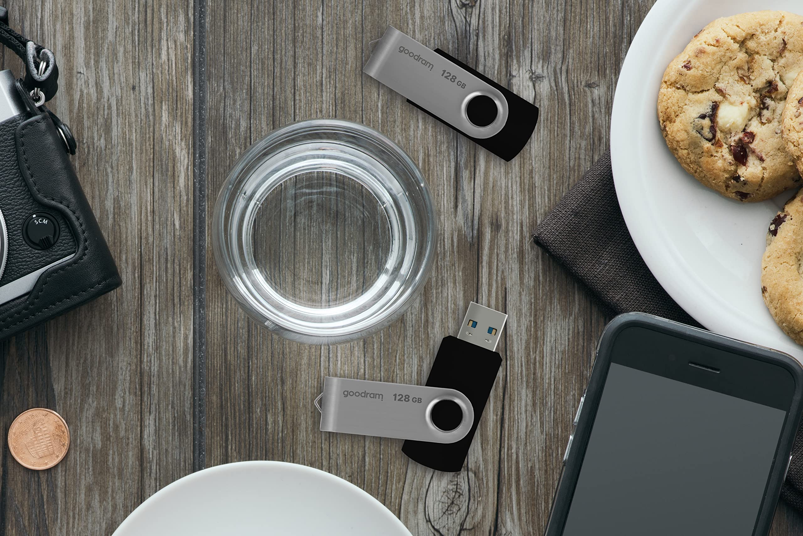 Goodram - Pamięć Flash USB UTS2, Pendrive USB 2.0, 128 GB - Prędkość Odczytu do 20 MB/s - Prędkość Zapisu do 5 MB/s - Nasadka Ochronna - z funkcją Breloka - Czarny