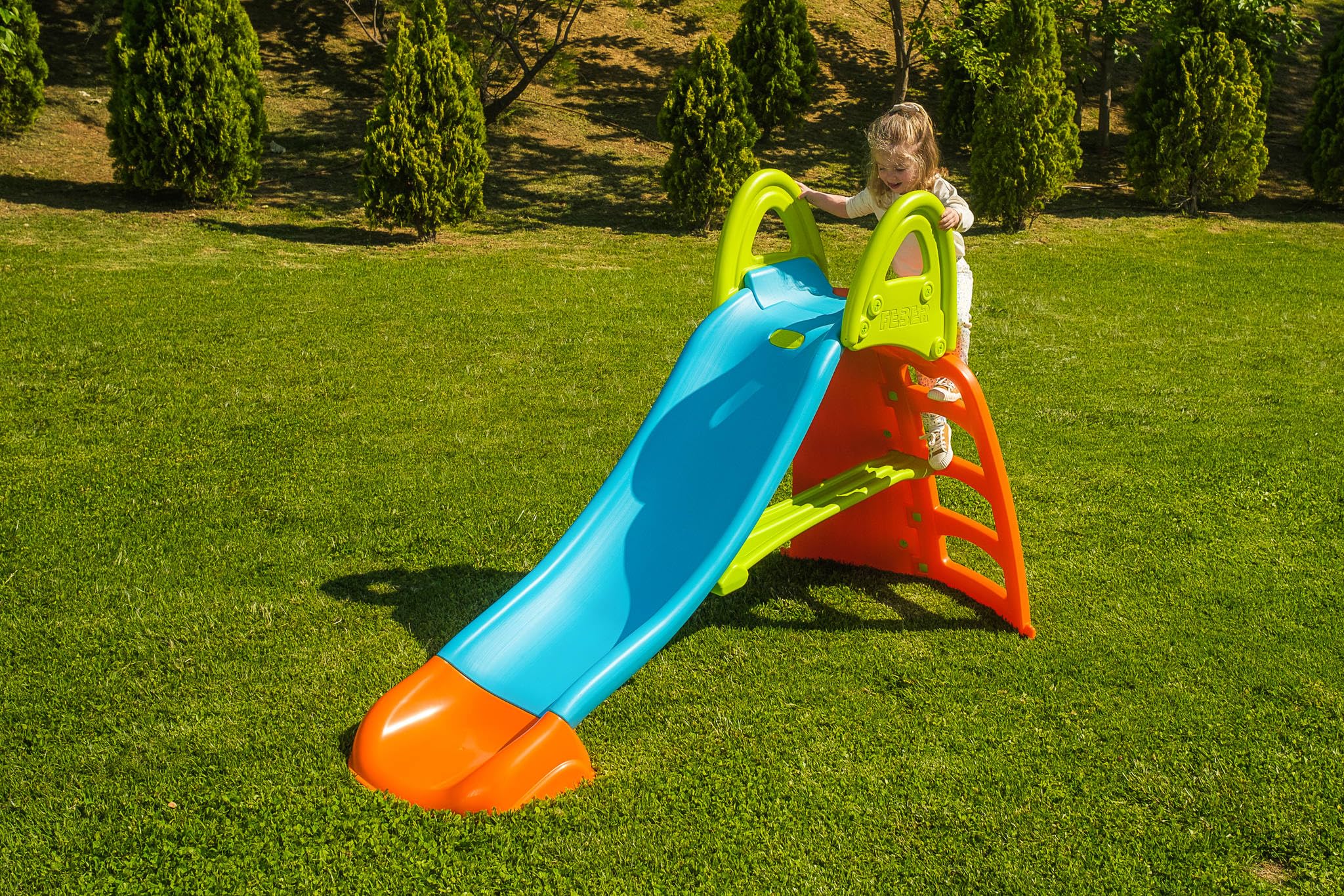 FEBER - Climb & Slide, Scivolo per Bambini con Parete per Arrampicata, Multicolore, Design Resistente e Sicuro per Bambini dai 3 Anni, Famosa (800013534)