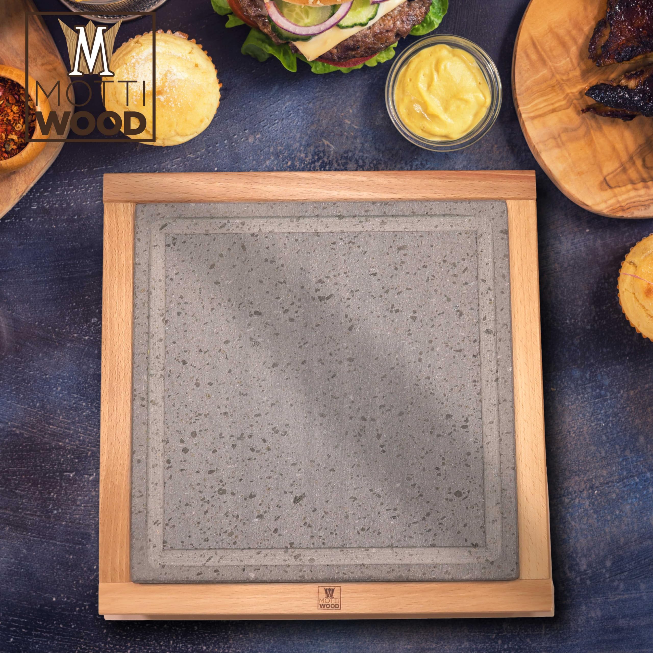 Mottinox Pietra Lavica Siciliana con Scolo, Quadrata 30x30, con Supporto Legno Faggio, Estraibile, Piastra Refrattaria per Cucinare (30x30cm) (MTX131)