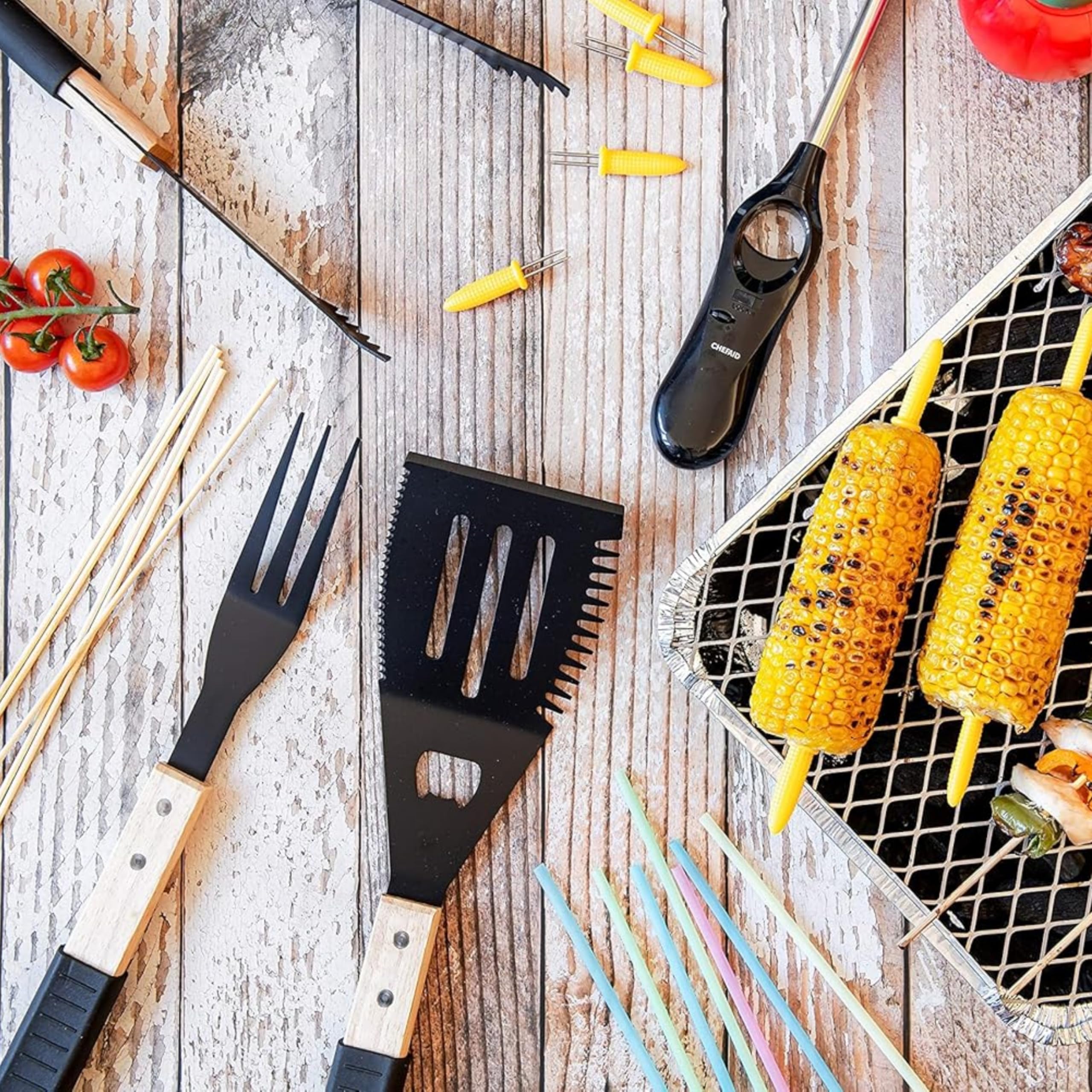 Chef Aid Espátula para barbacoa, borde dentado para cortar carne, mango de goma para voltear hamburguesas y filetes con facilidad. Fácil de limpiar, resistente al calor y duradera para llamas