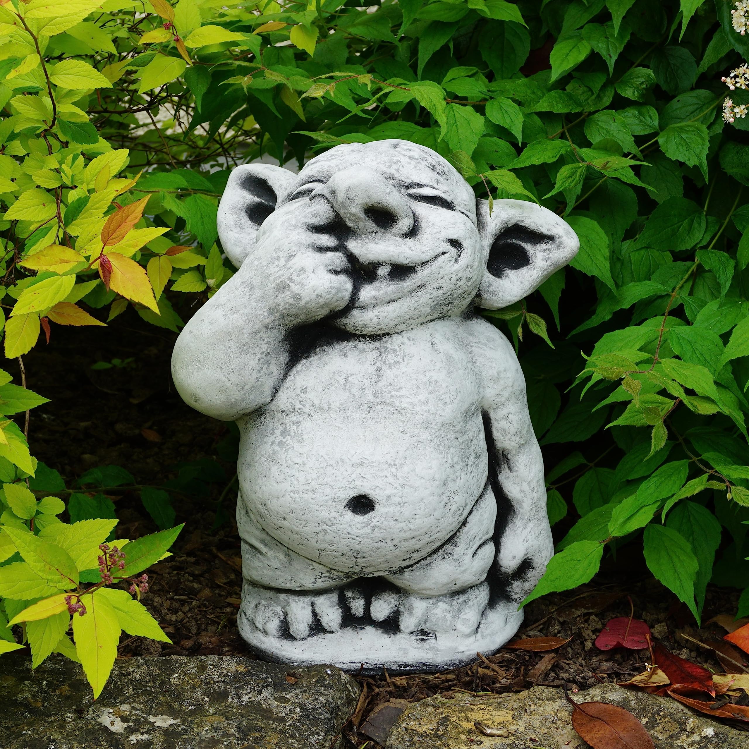 gartendekoparadies.de Lustiger XXL Riesen Troll Figur mit Finger in Nase, Höhe 31 cm, Stellfläche: 21 x 13 cm, Grau, 15 kg aus Steinguss Frostsicher für den Außenbereich