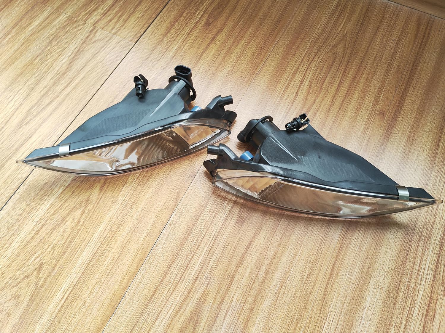 Pair of Front Bumper Fog Driving Lights with 9006 Halogen Bulbs for Sienna 2006-2010 | Fits OE 81220AE020 81210AE020