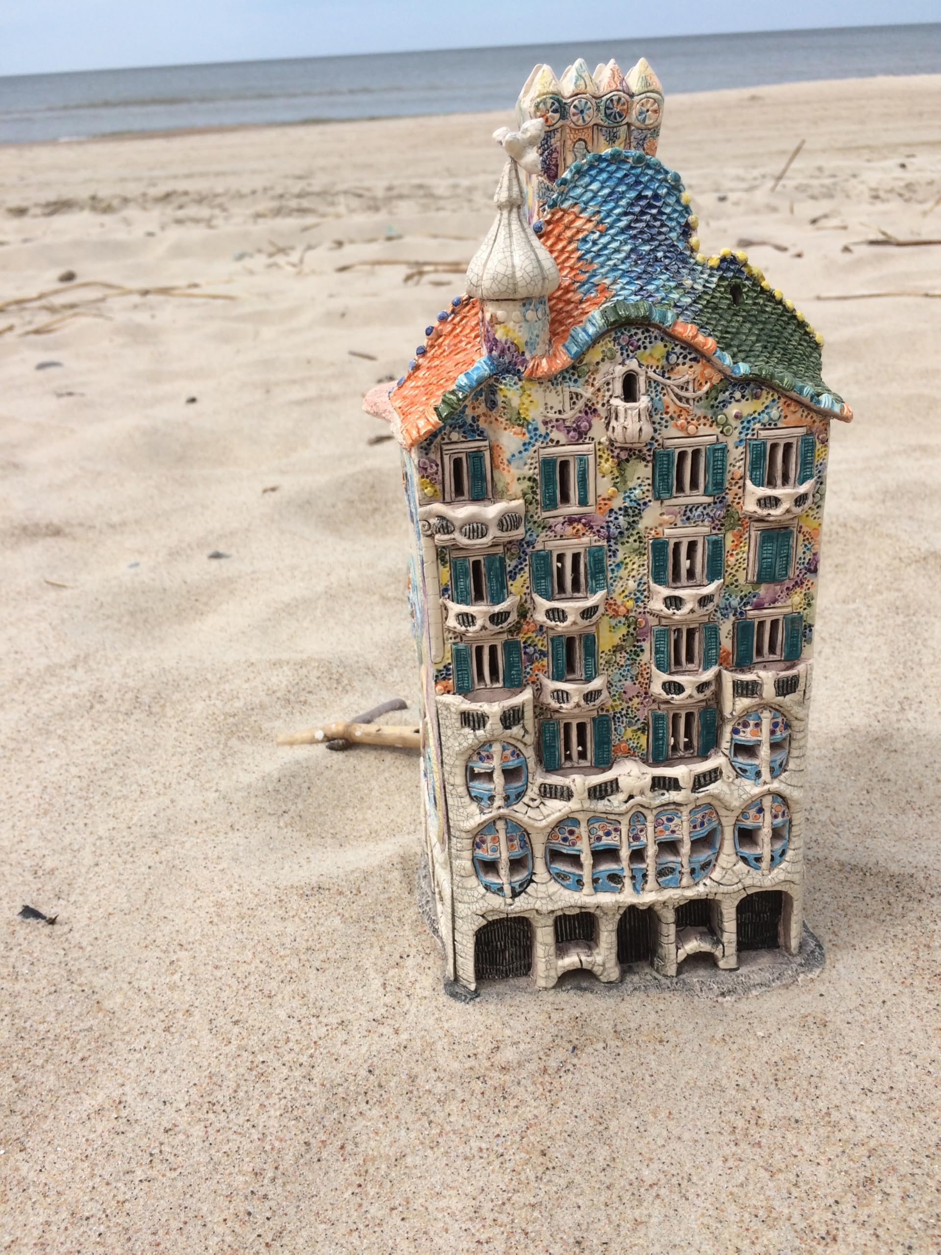 Miniatura histórica coleccionable. "Casa Batlló en Barcelona", España (Portavelas) 27cm E250N