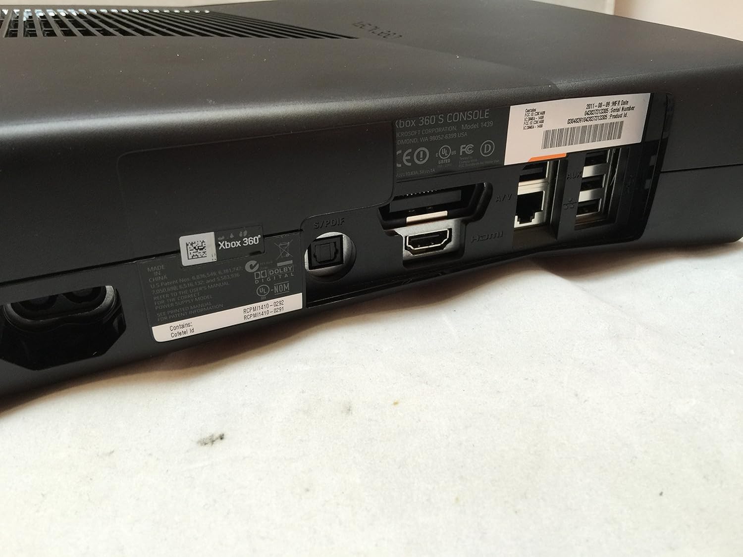 പിൻഭാഗം view of Xbox 360 console showing various ports