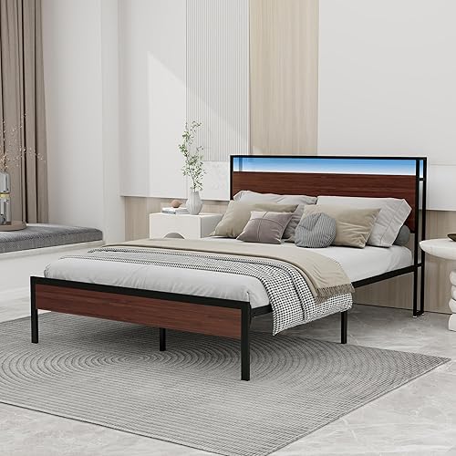 Plataforma de metal con luces LED, marco de cama tamaño Queen con puertos USB y salidas de CA, cabecera de almacenamiento, no necesita somier, caoba