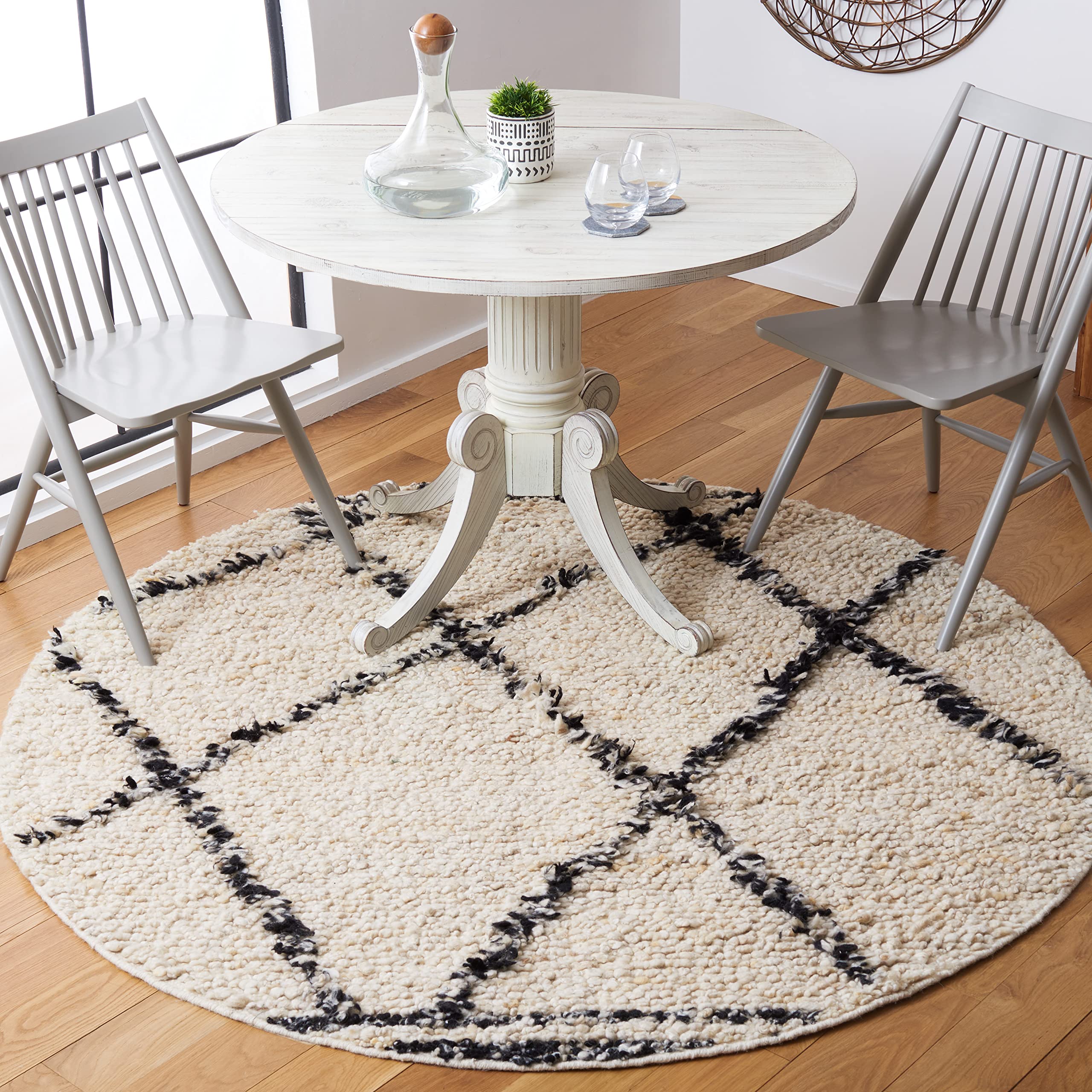 Amazon.com: SAFAVIEH Manhattan Collection 6' Round Ivory/Black