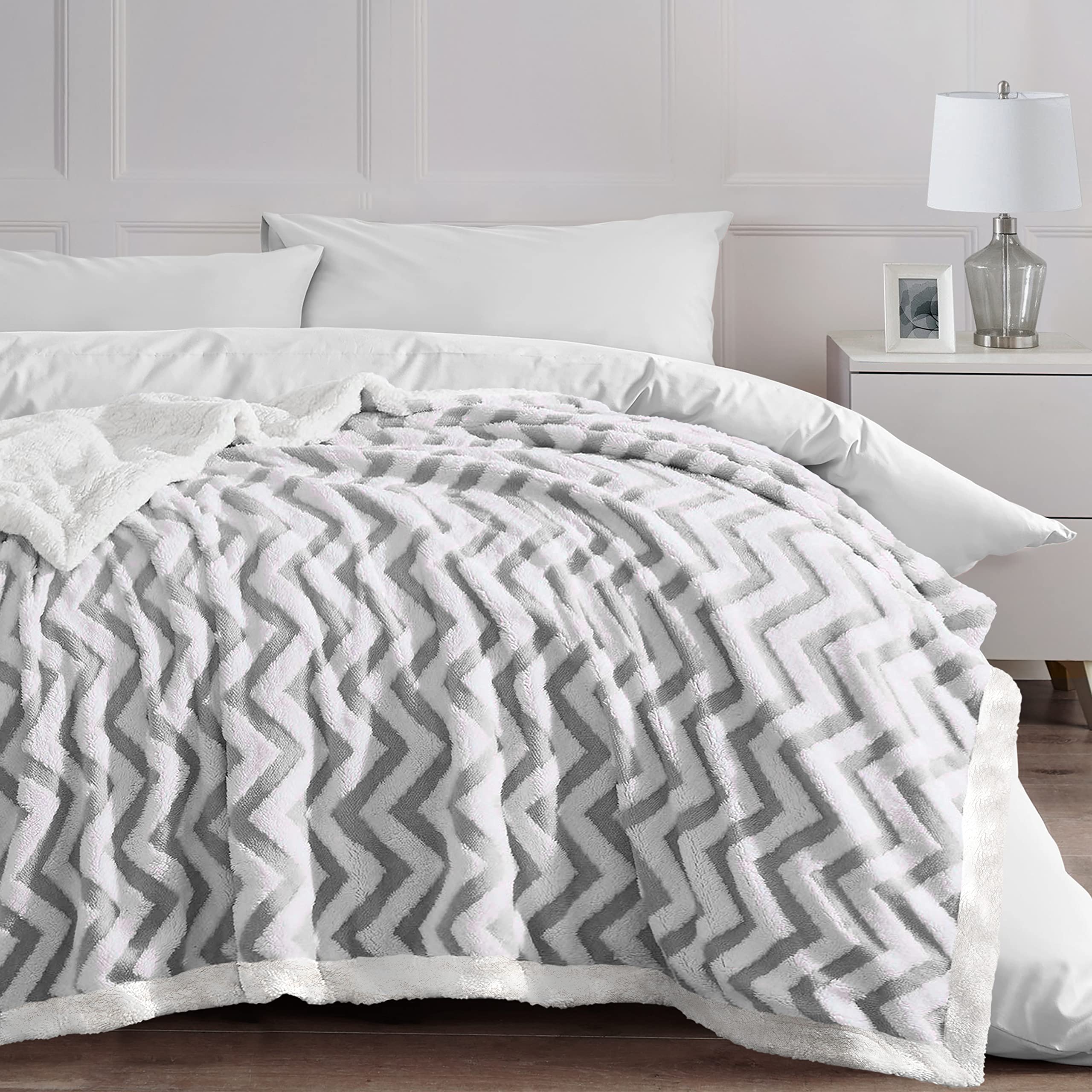 Velosso Sherpa Fleece Throw Blanket Chunky Cosy Premium Thermal Fleece Reversible Chevron Pattern for Bed and Couch Double/Twin Size (Silver Grey, 100cms x 150cms)