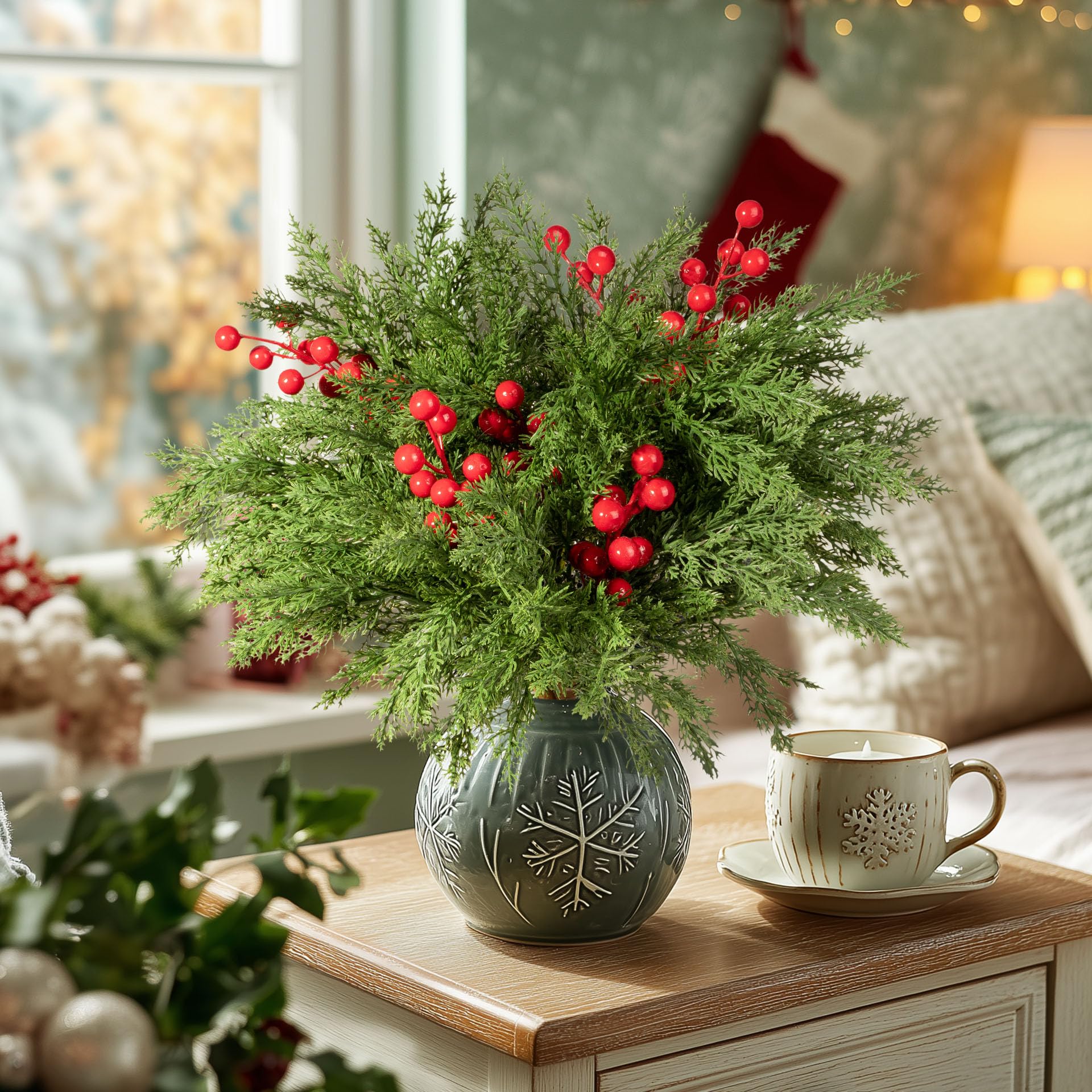 Künstliche Norfolk-Kiefernstiele mit roten Früchten, 6 künstliche Zweige für DIY-Kranz, Weihnachten, Neujahr, Urlaub, Dekoration, Kamindekoration, Innenbereich, Heimdekoration, 34 cm (ohne