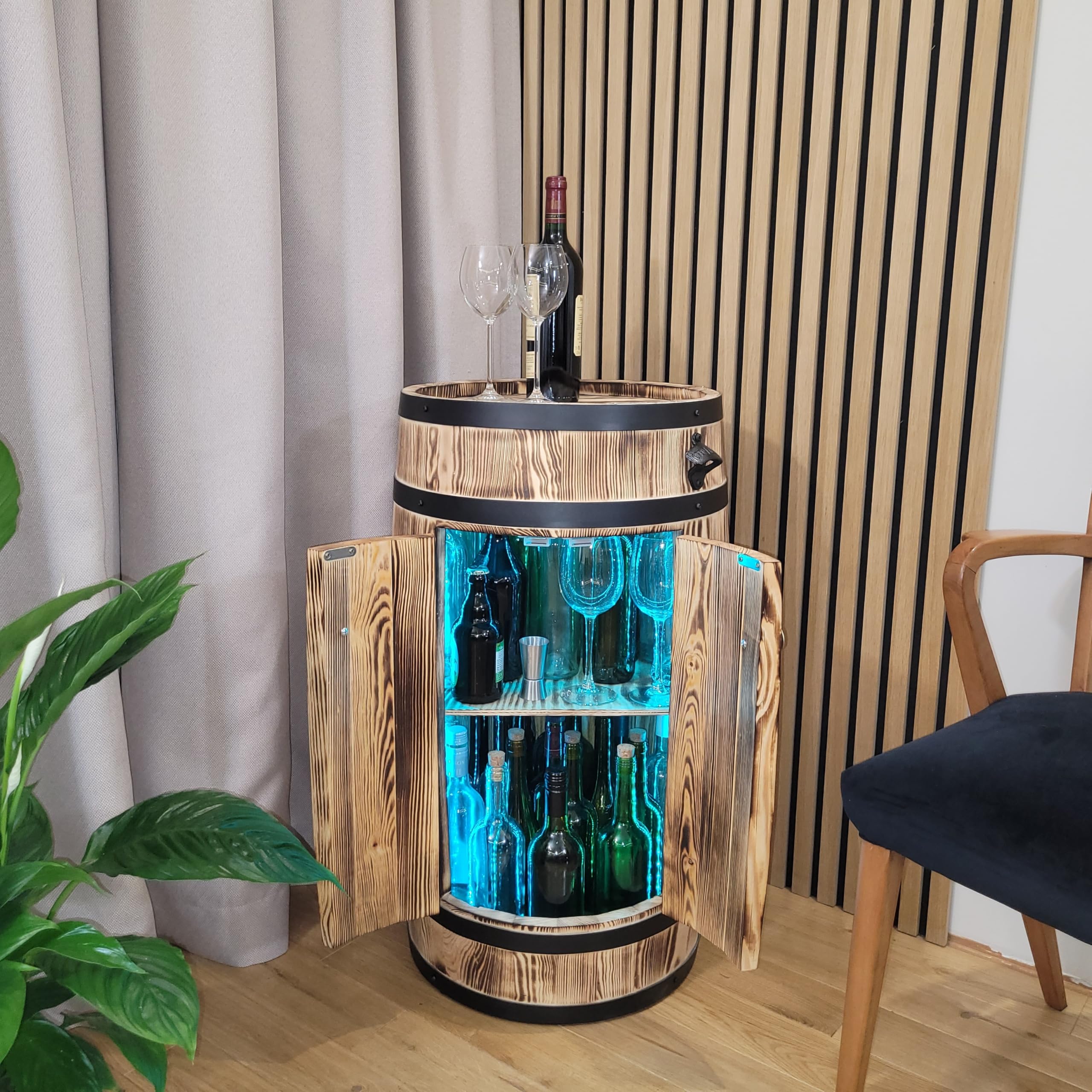 weeco Barfass aus Holz mit RGB LED Beleuchtung, Türen und Regal – rustikales Alkoholmöbel zur Aufbewahrung von Flaschen – dekoratives Fass für Wohnzimmer 80x50x44 cm