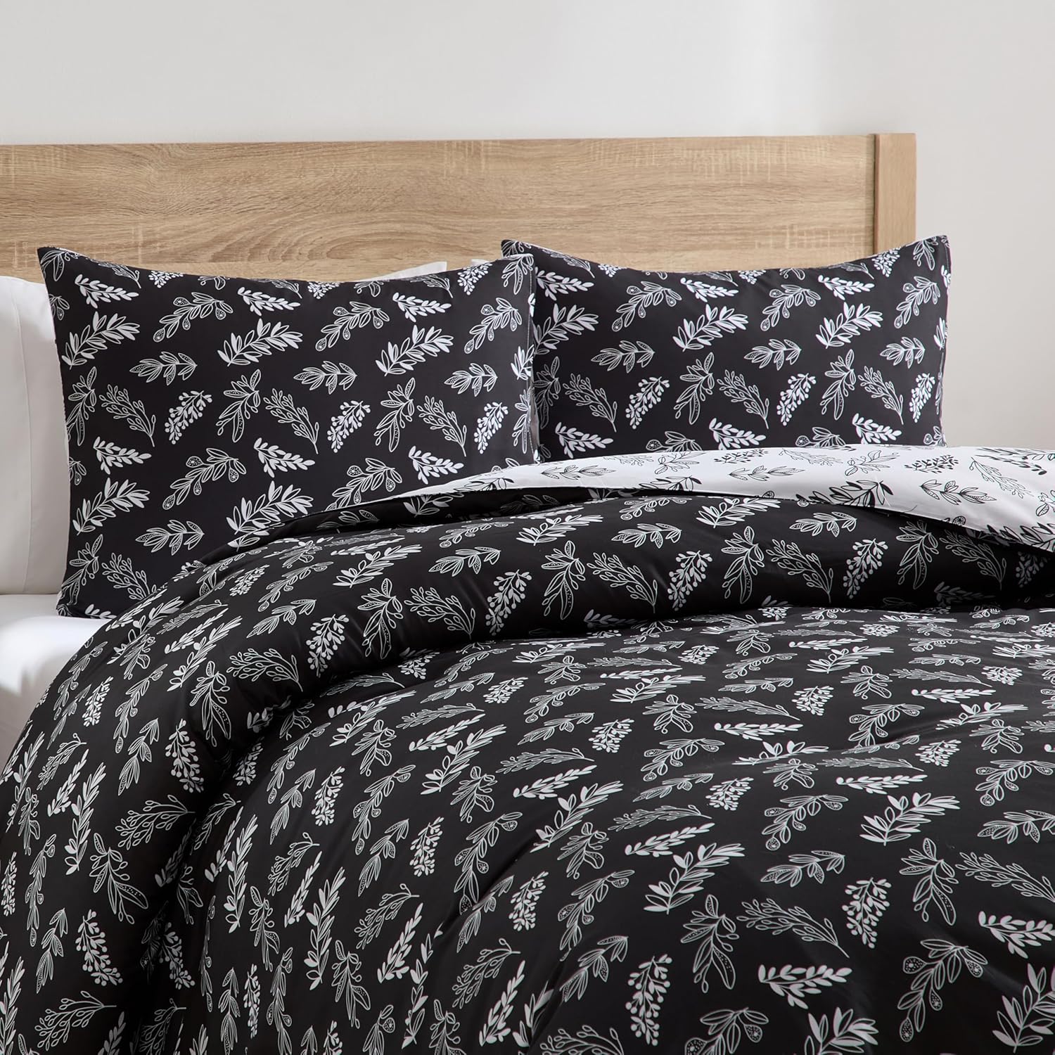 Nestl Queen Comforter Set - Black Bed in a Bag Queen Size, 3 Pieces Reversible Bed Set, Soft Floral Bedding Set, All Season Botanical Comforters with Pillow Shams