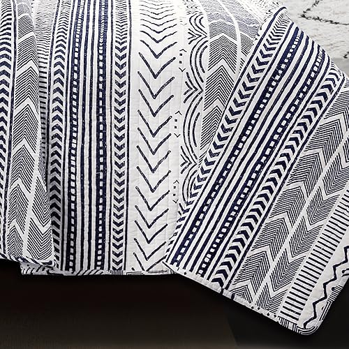 Miniatura 5 de Lush Decor Edredón Hygge Geo Pattern Striped Juego de cama de 3 piezas, tamaño king, azul marino y blanco