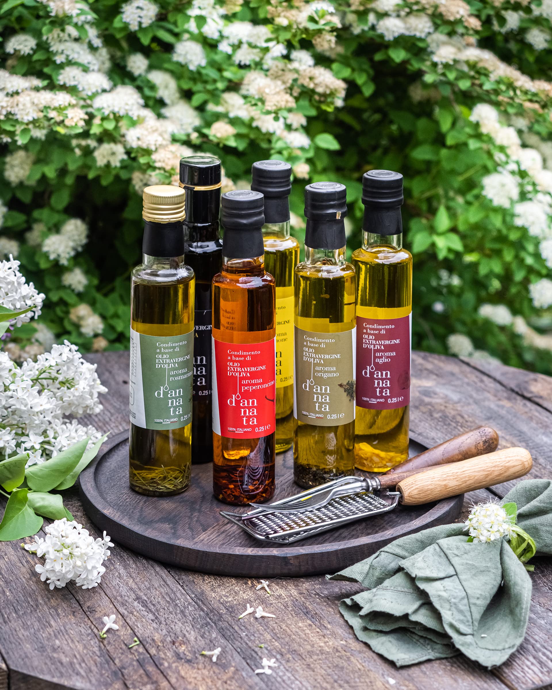 D'annata Pacchetto Confezione Condimento a base di Olio Extravergine di Oliva Aromatizzato Peperoncino Aglio Limone Origano Rosmarino N. 5 Bottiglia Dorica 250 Ml 100% Italiano