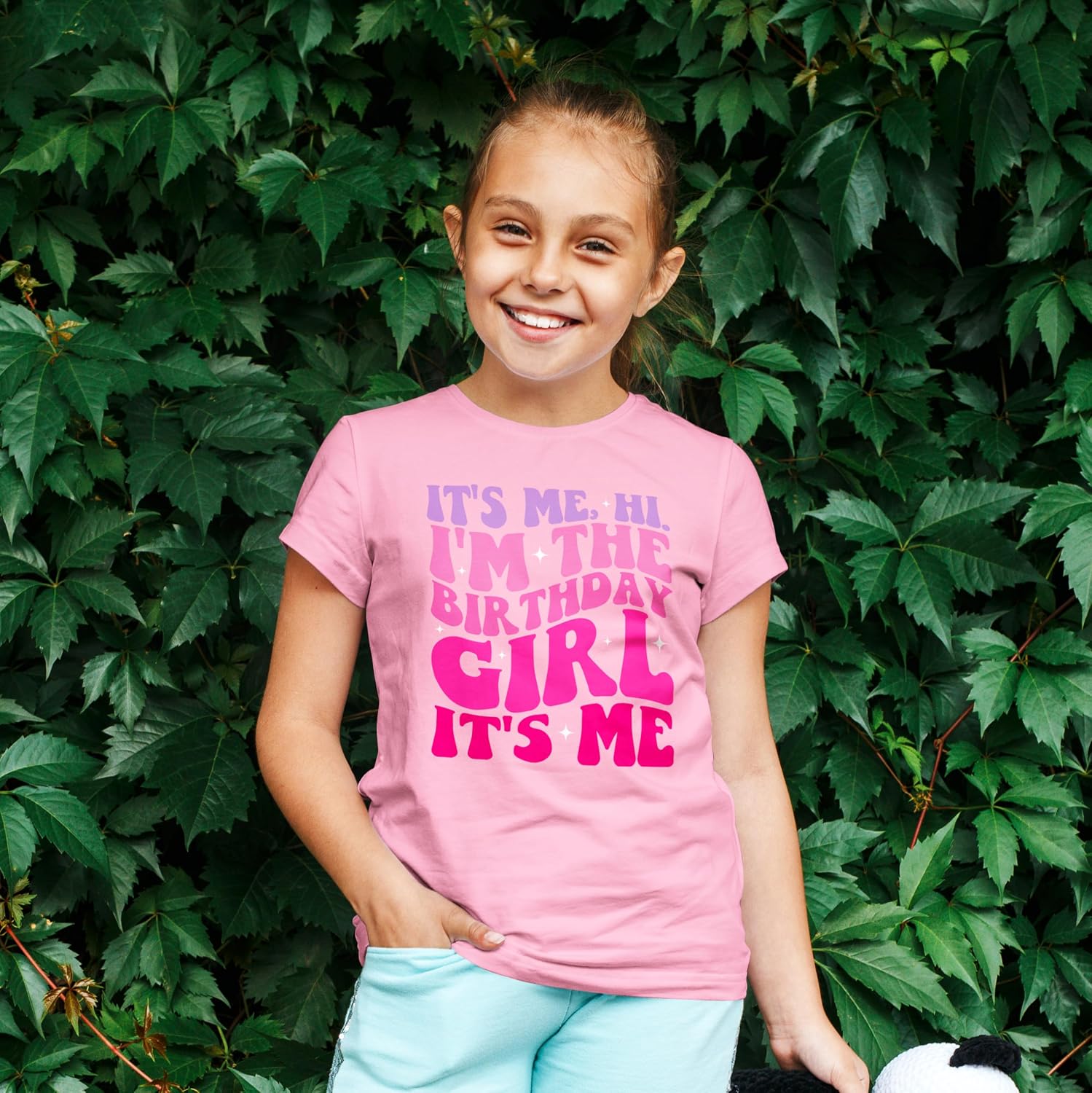 Olive Loves Apple It's Me, Hi It's My Birthday It's Me Girly Fun Birthday Shirt