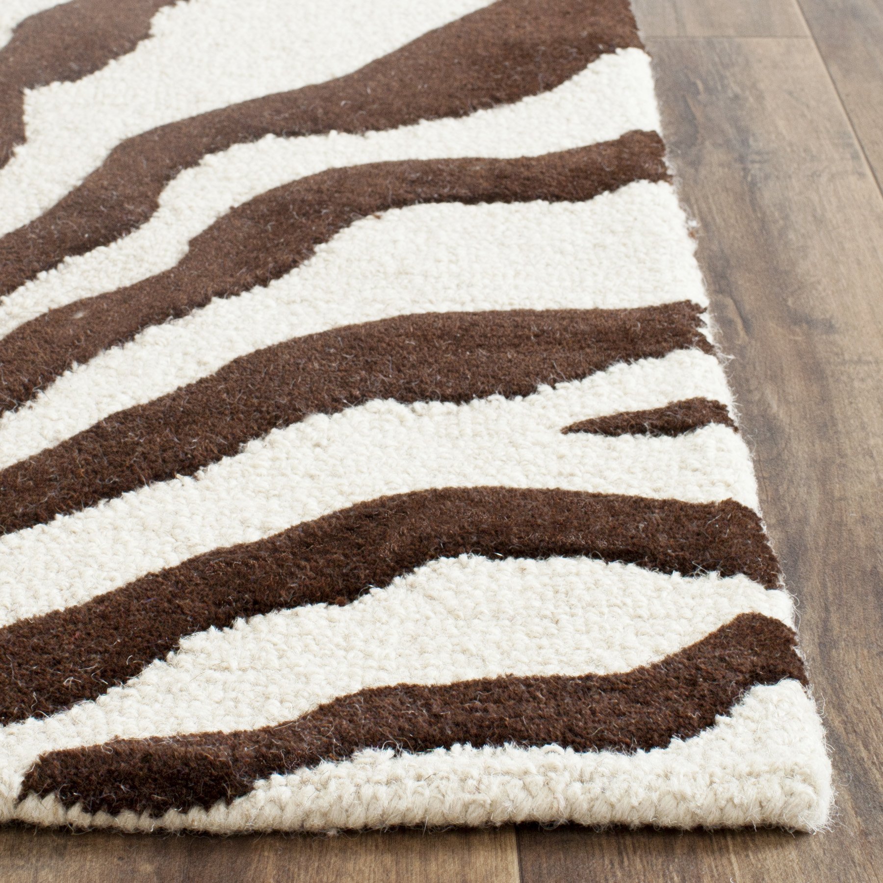 SAFAVIEH Zebra Teppich für Wohnzimmer, Esszimmer, Schlafzimmer - Cambridge Collection, Kurzer Flor, Elfenbein und Braun, 122 X 183 cm