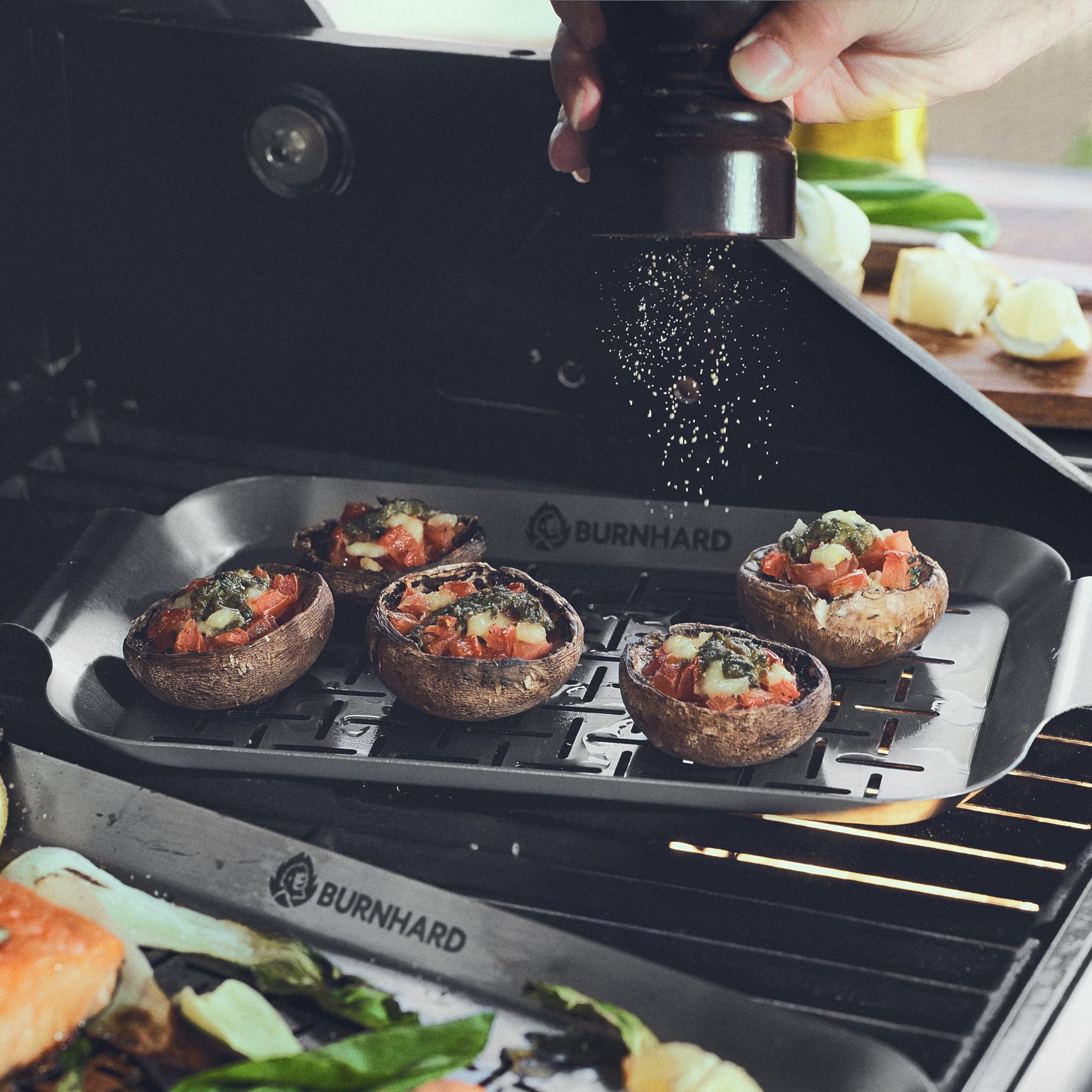 BURNHARD Grillschale 37 x 25 x 2 cm aus Edelstahl für Gemüse, Fleisch und Fisch, Gemüsekorb für Gas-, Elektro- und Holzkohlegrill, spülmaschinenfest, rostfrei