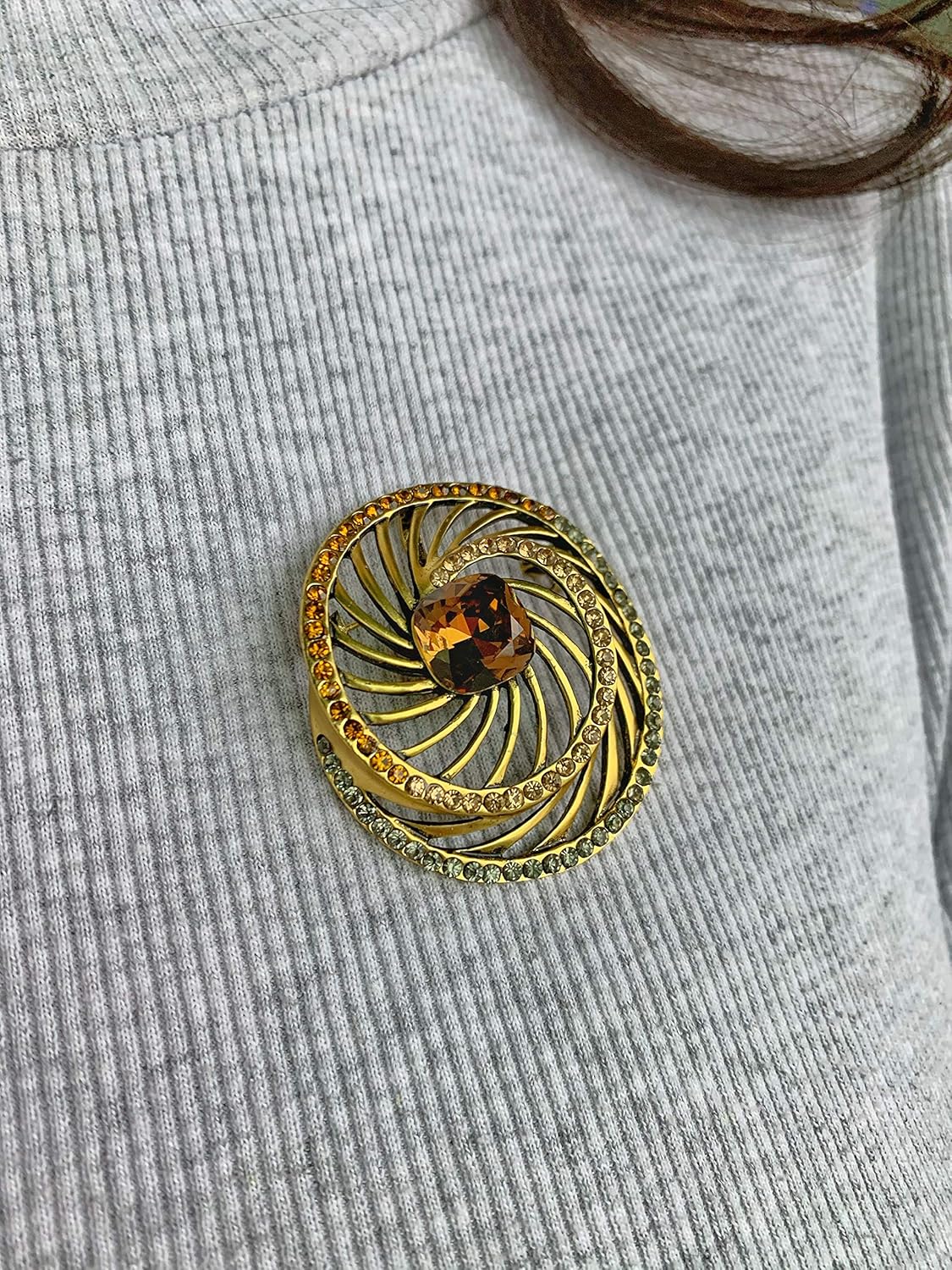 Sincera® Elegant Exclusive Brooch with Swarovski Crystals Stylish Accessory Black Silver Plated or Antique Gold (Gold): Clothing, Shoes & Jewelry